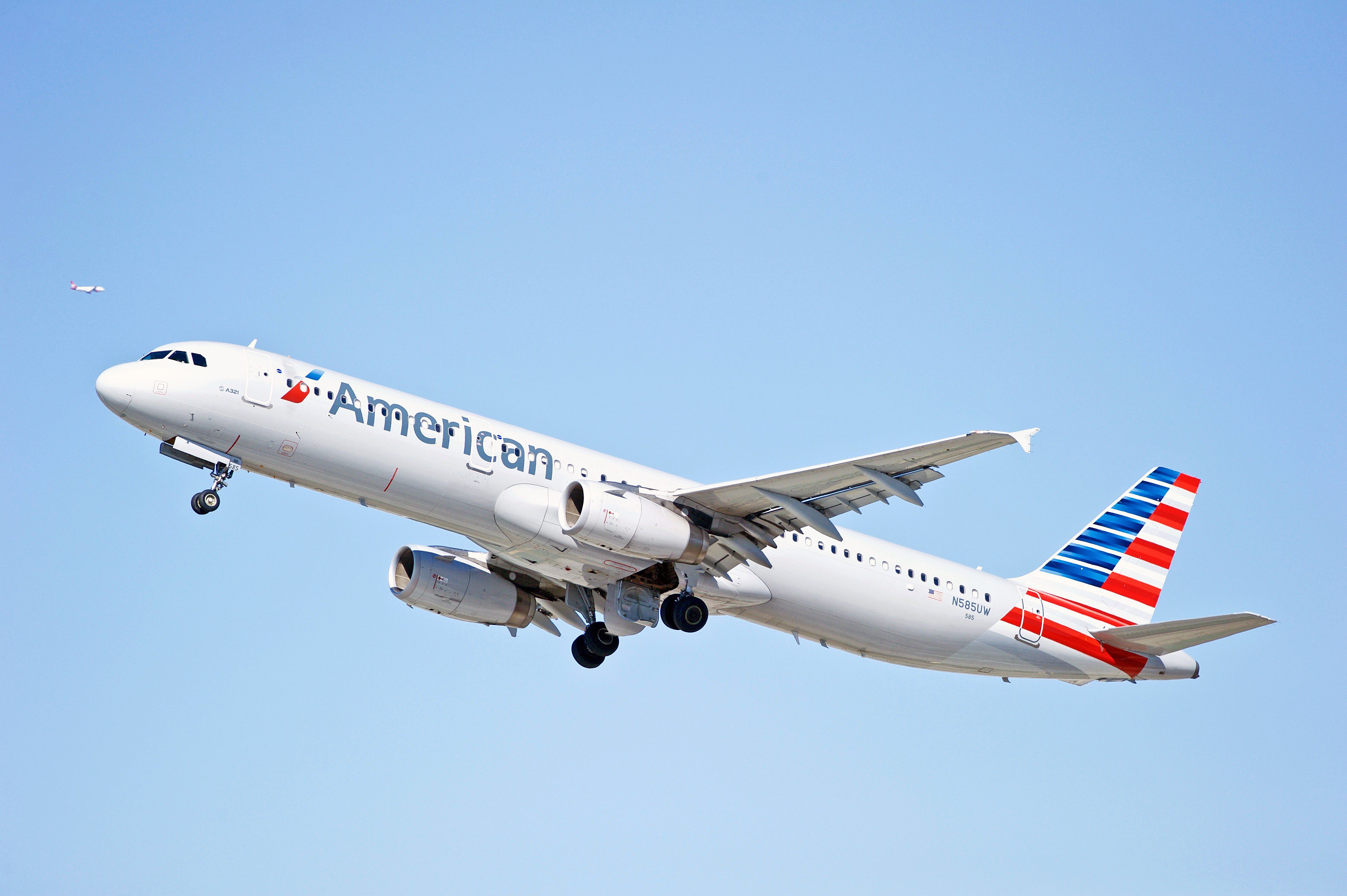 American Airlines Airbus A321-231 N585UW taking off from Los Angeles International Airport.