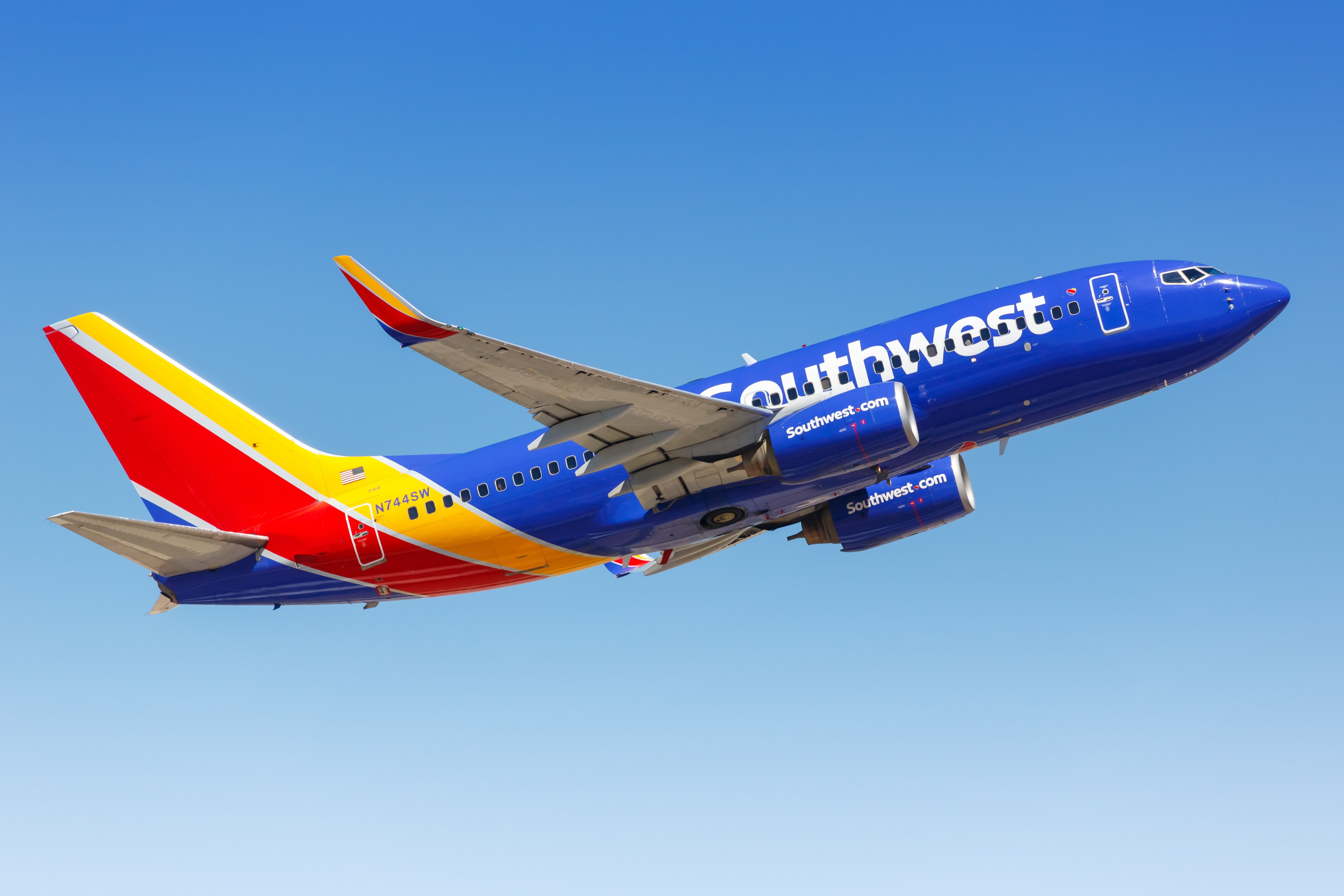 A Southwest Airlines Boeing 737-700 climbing out