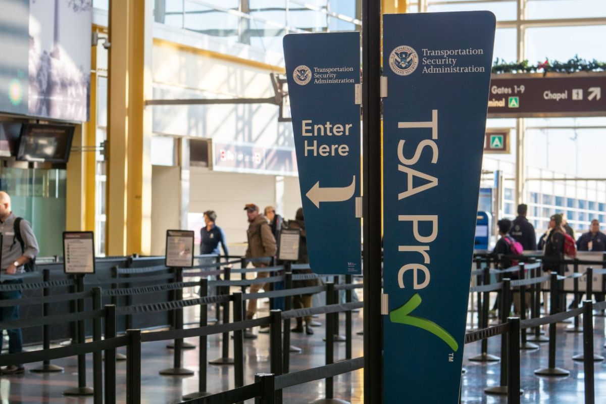 TSA precheck fast lane line before security at Reagan National Airport