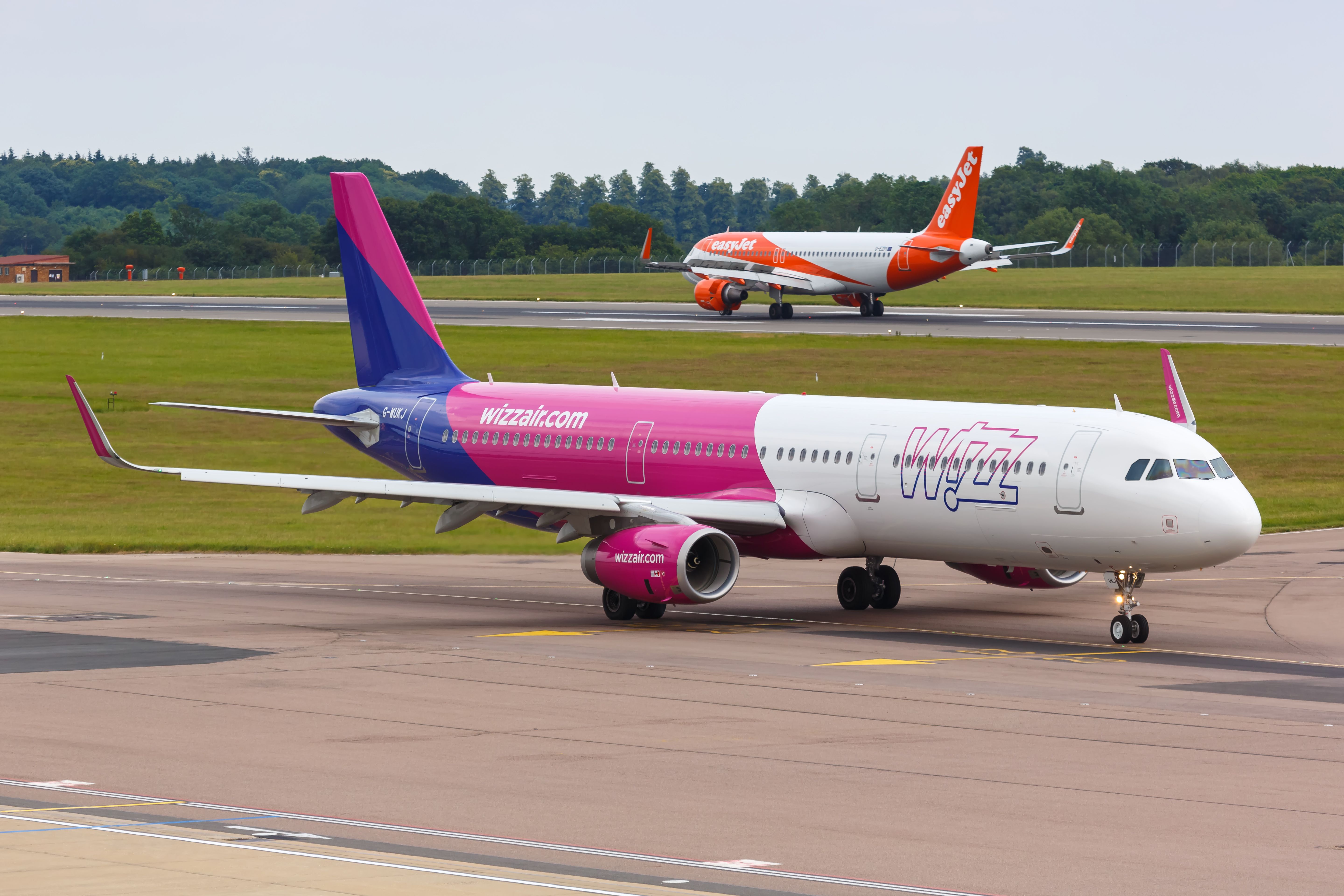 Wizz Air Airbus A321 With easyJet Airbus A320 Behind