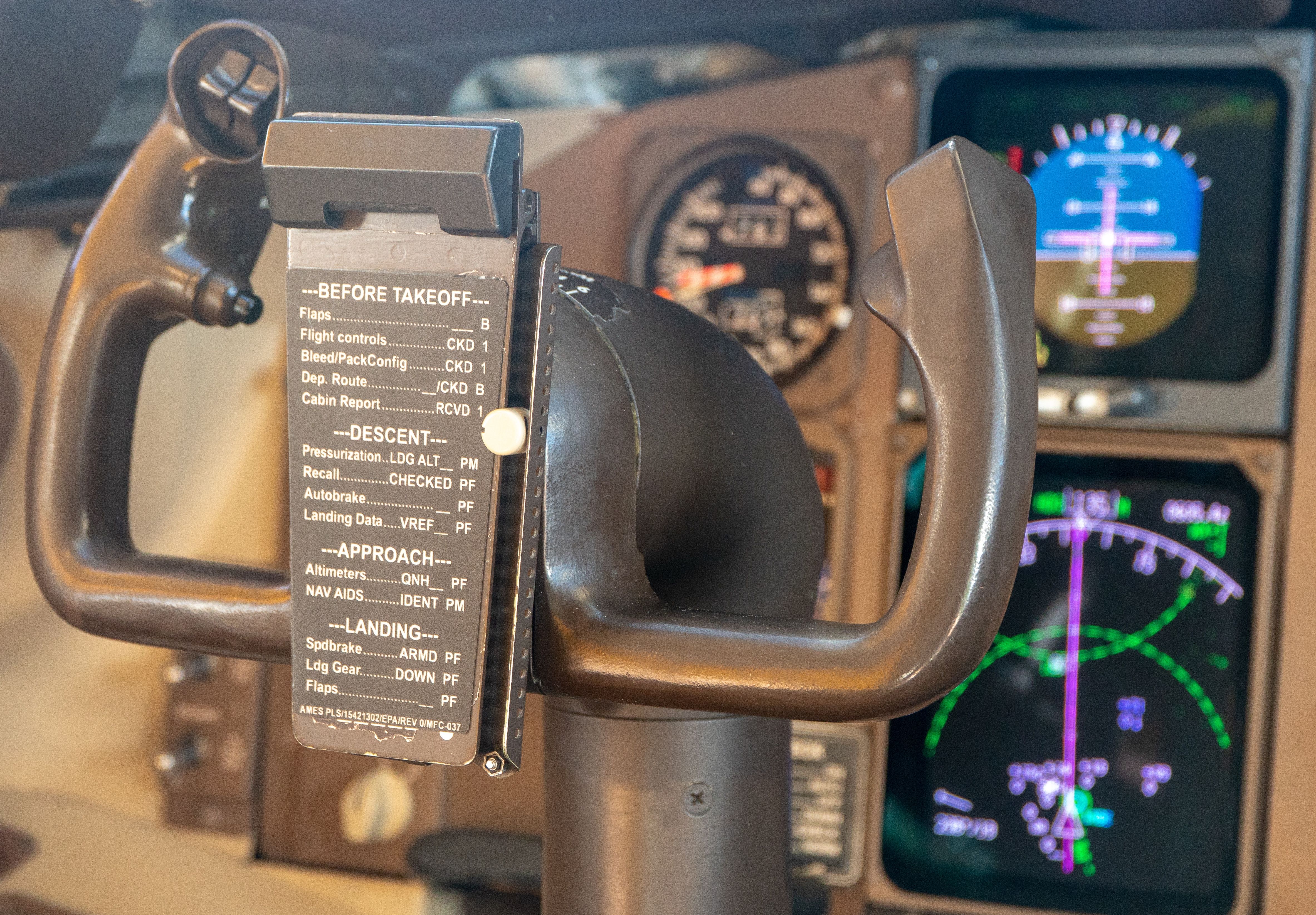757 yoke cockpit