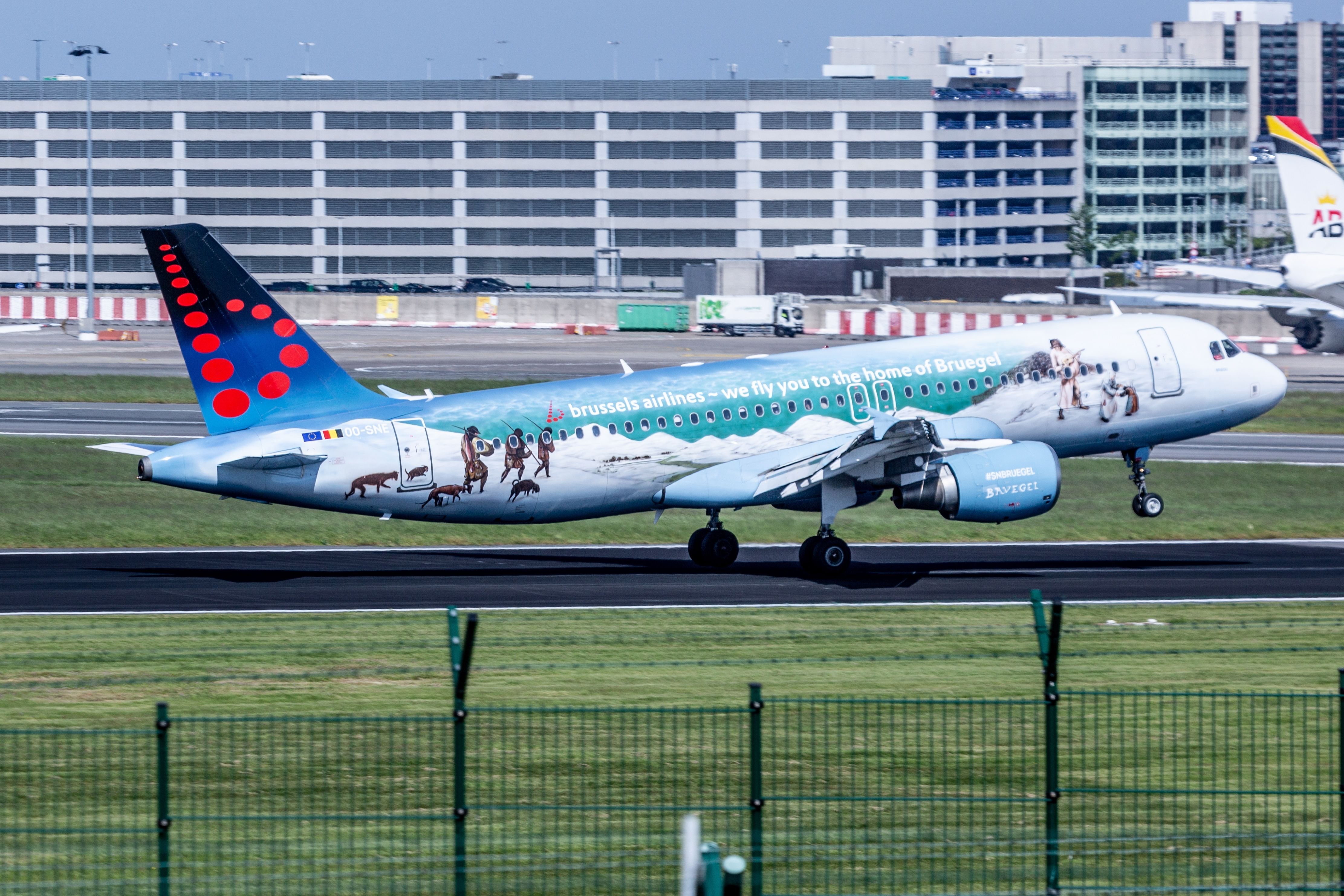 Brussels Airlines A320 with the Bruegel livery landing.