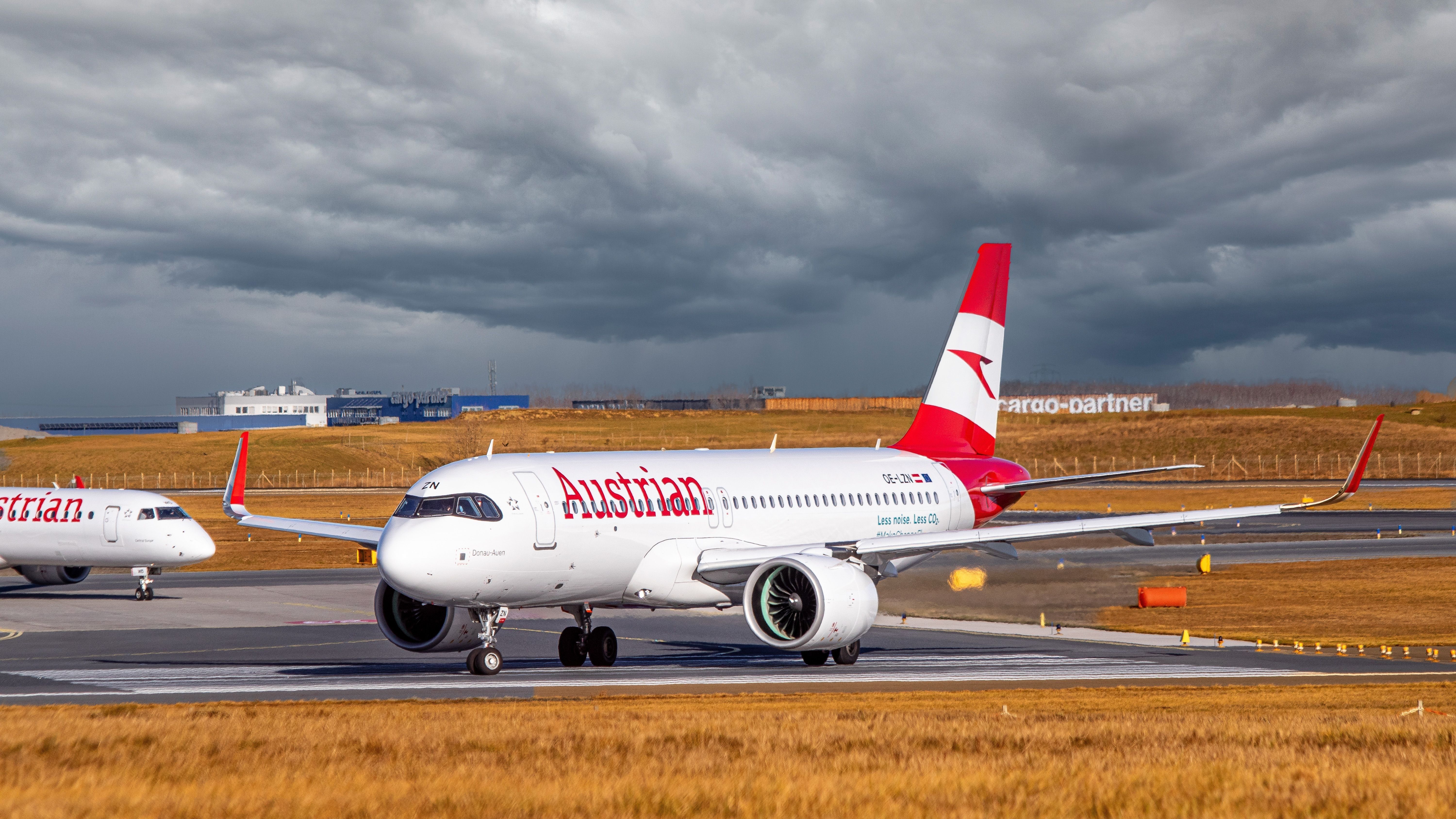 Ouch Austrian Airlines Airbus A320neo Stabilizer Breaks Off After Hitting Jet Bridge In Vienna