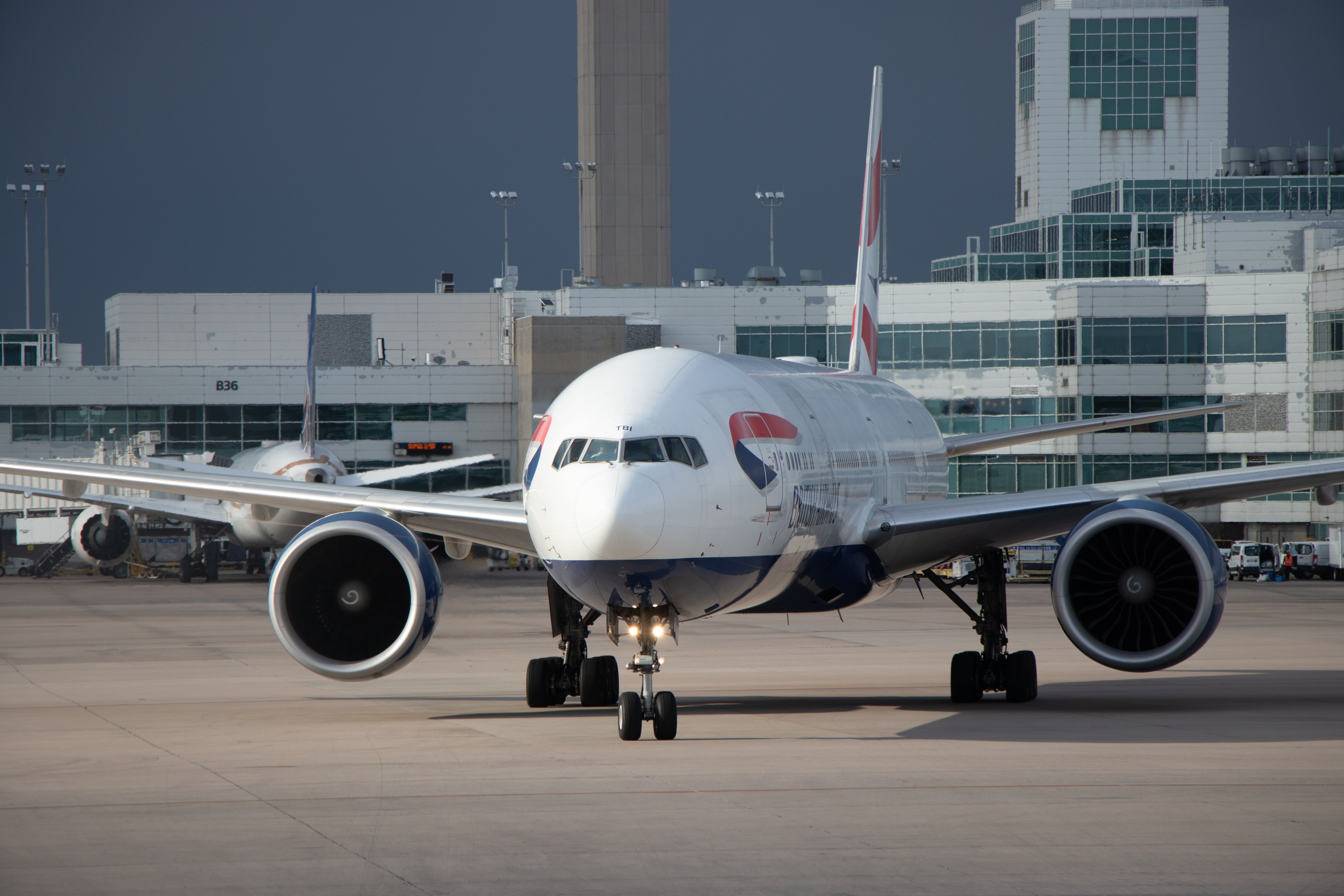 A British Airways Boeing 777 taxiing