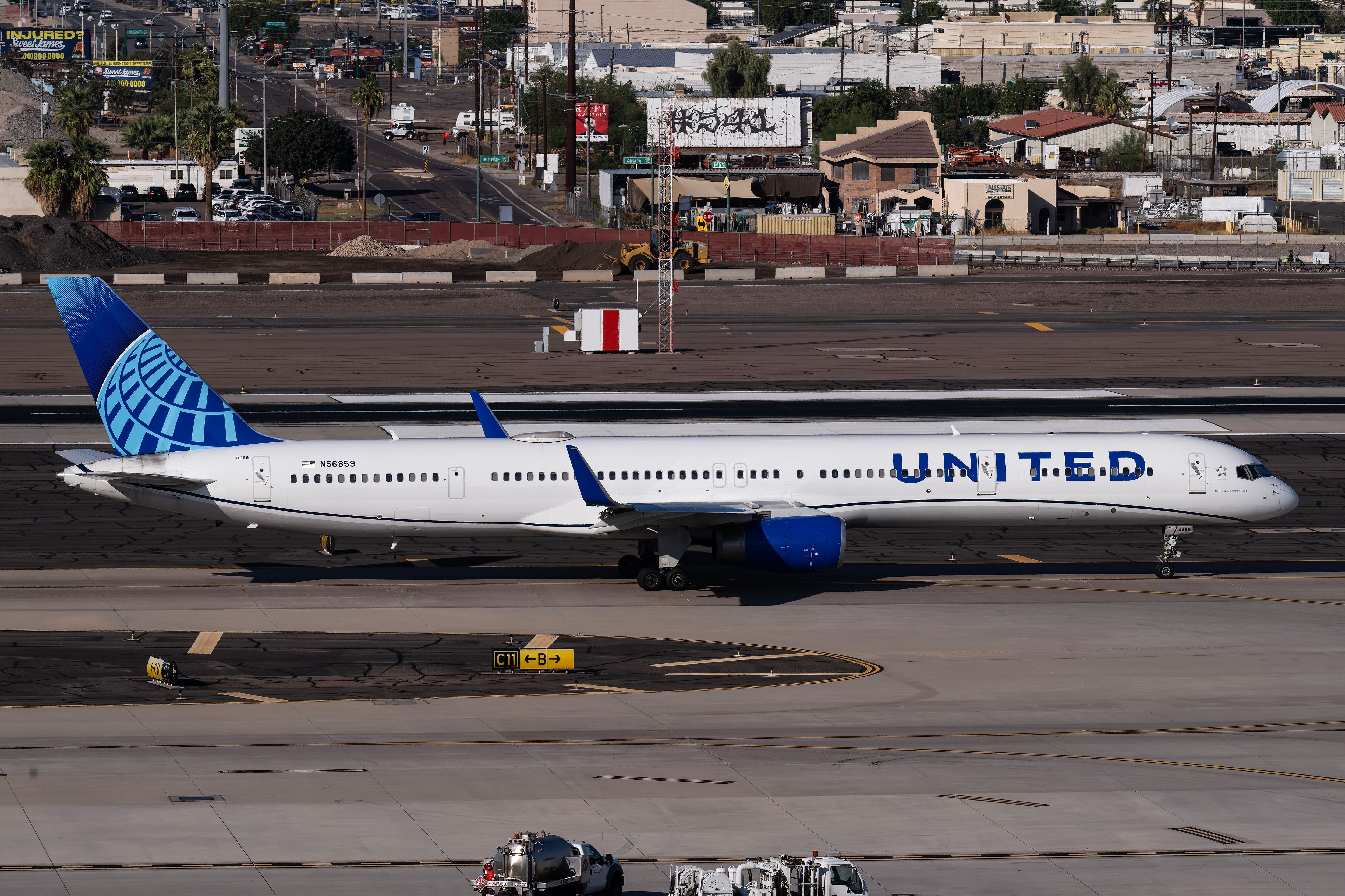 United Airlines Boeing 757-324 N56859 at Phoenix Sky Harbor International Airport.