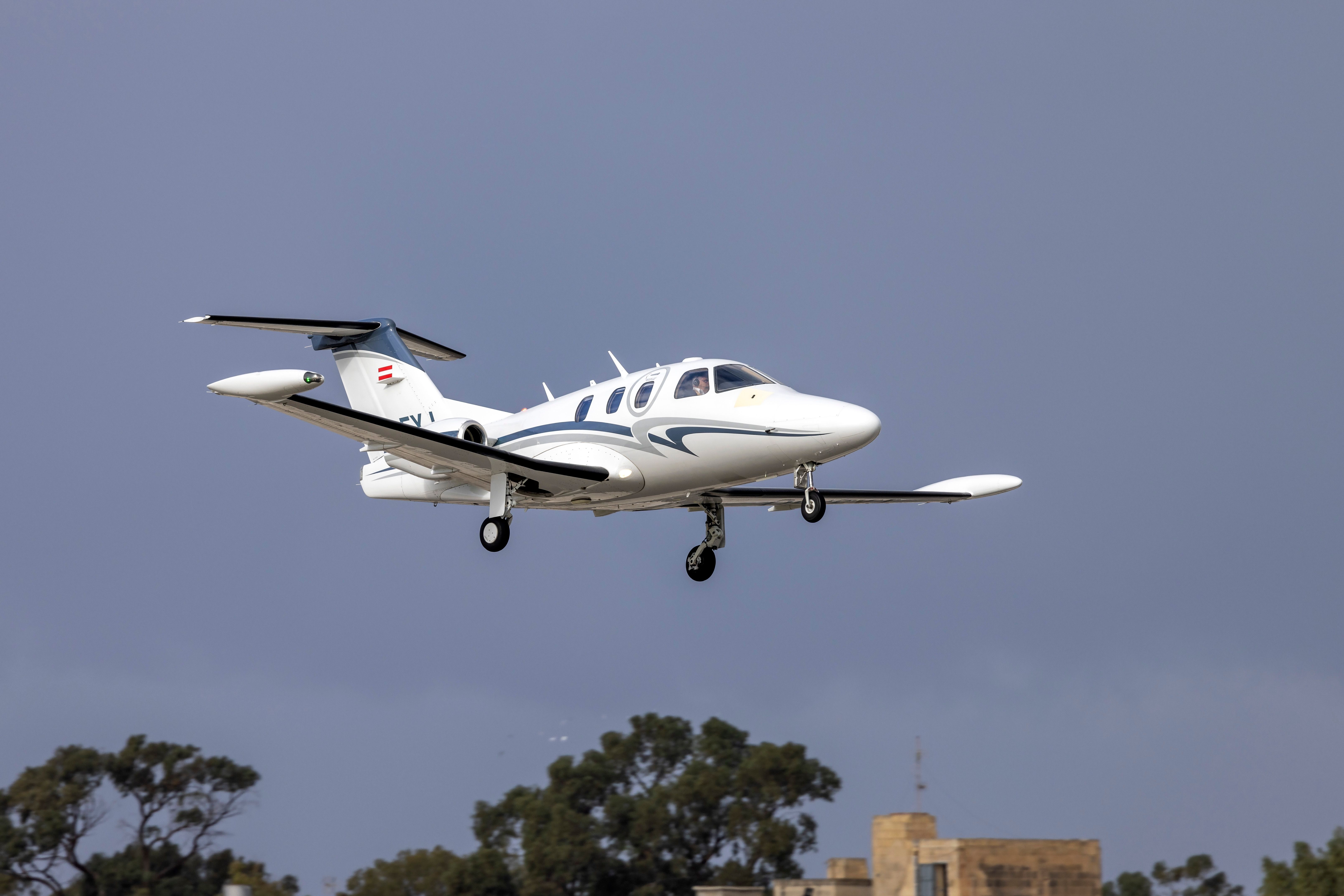 Private Eclipse Aviation Eclipse 500 (Reg: OE-FXJ) on take off from runway 13