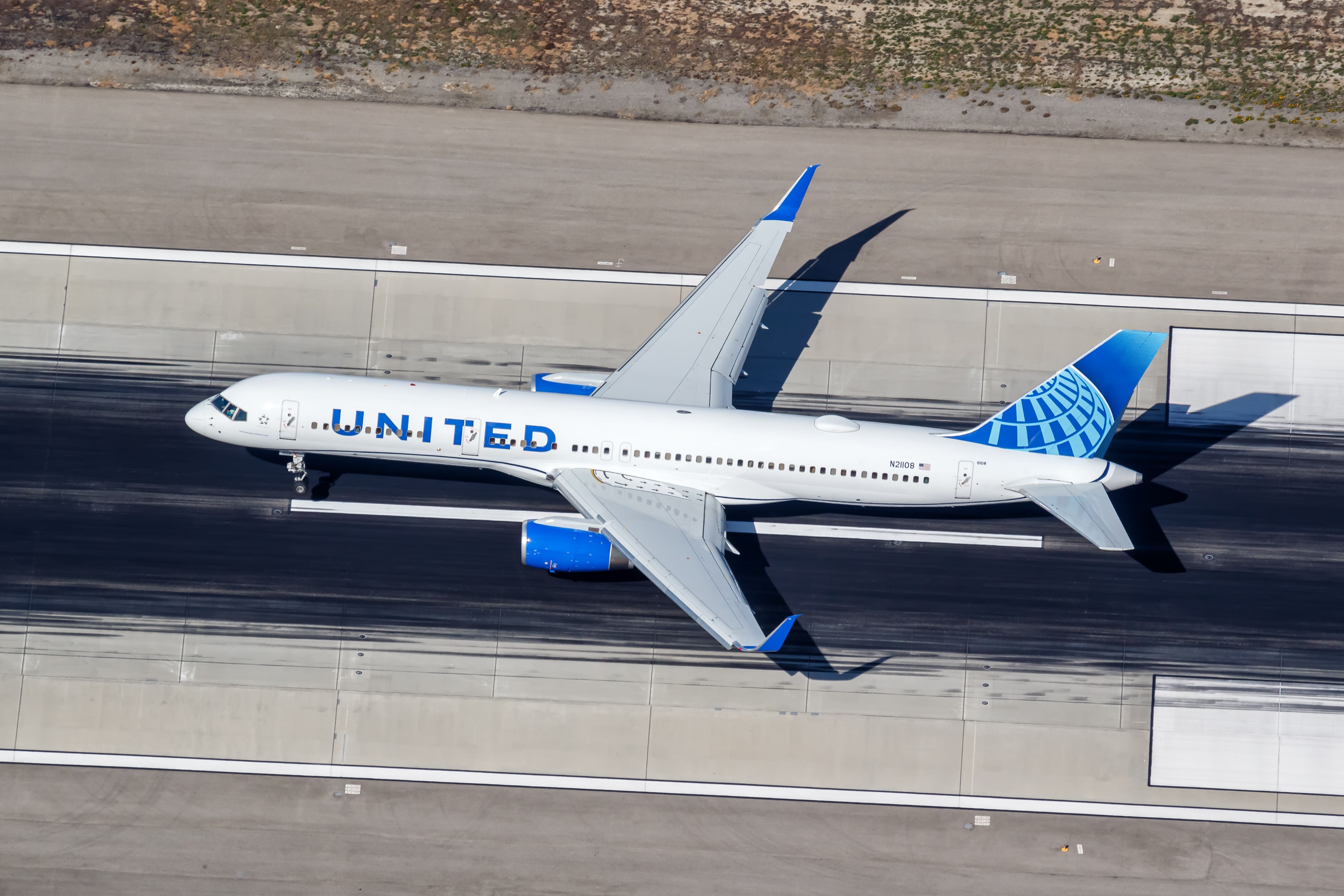 A United Airlines Boeing 757 taking off