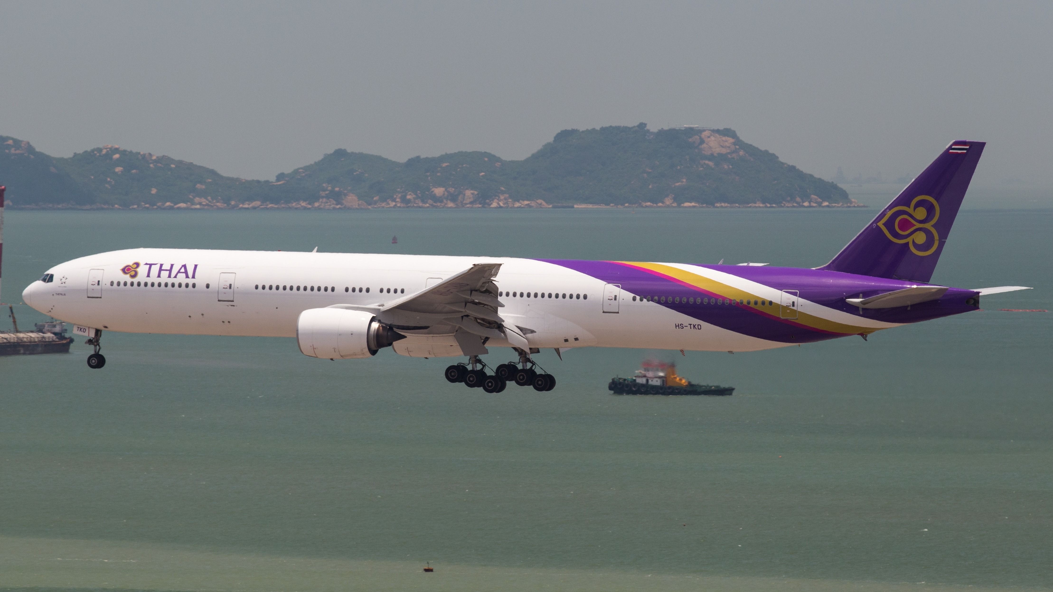 A Thai Airways Boeing 777 landing at HKG airport