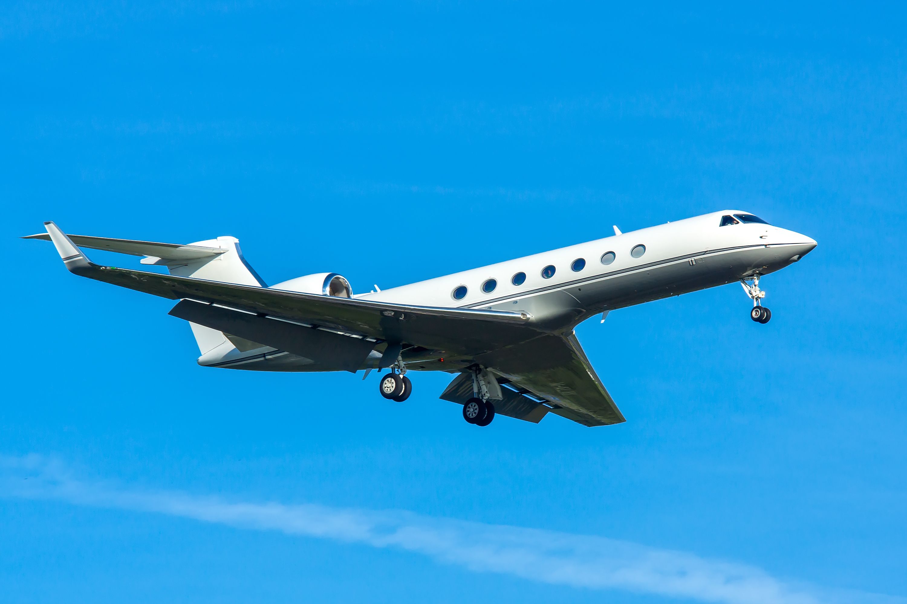 A Gulfstream G550 flies in the sky.