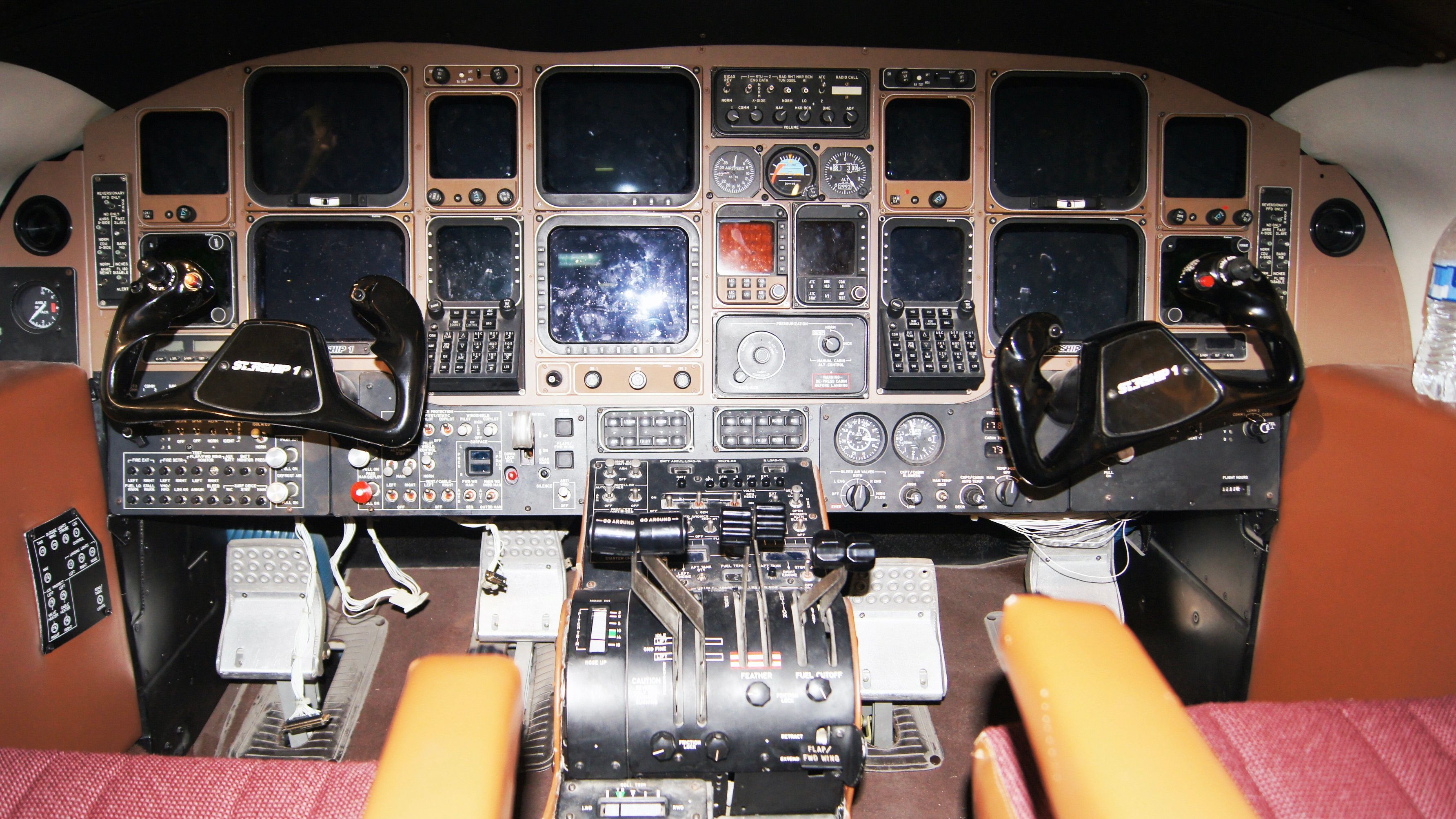 The cockpit of a Beechcraft Starship.