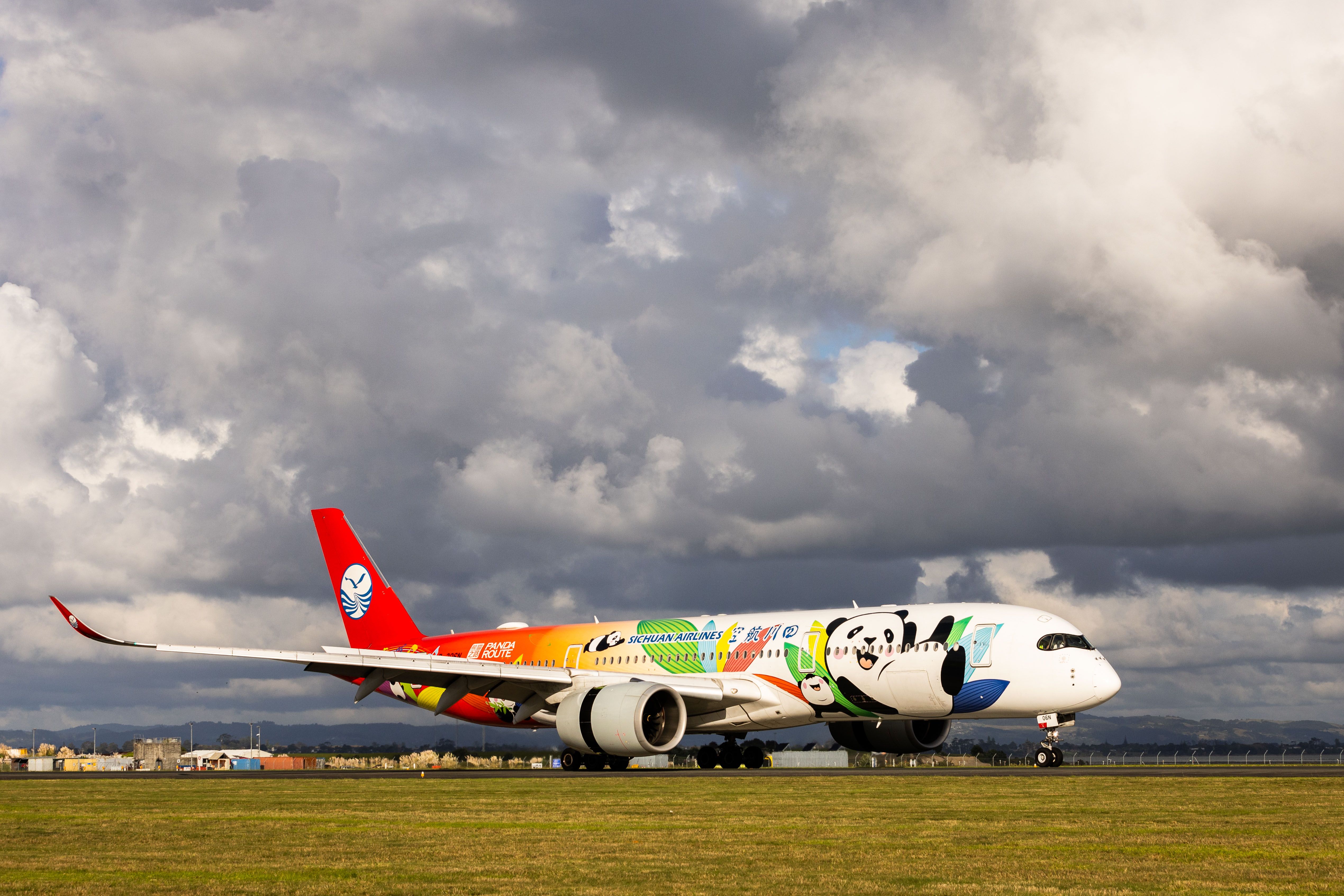 Sichuan Airlines Airbus A350 returns to Auckland Airport