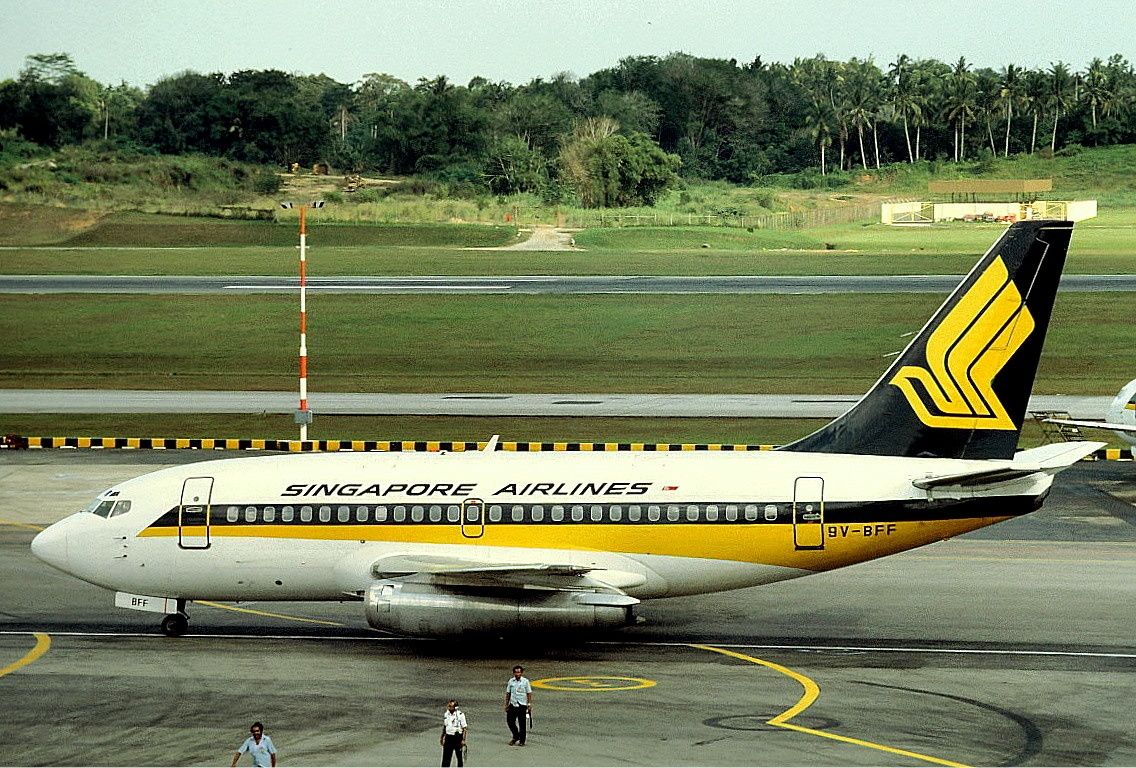 Singapore Airlines Boeing 737-100 Taxiing