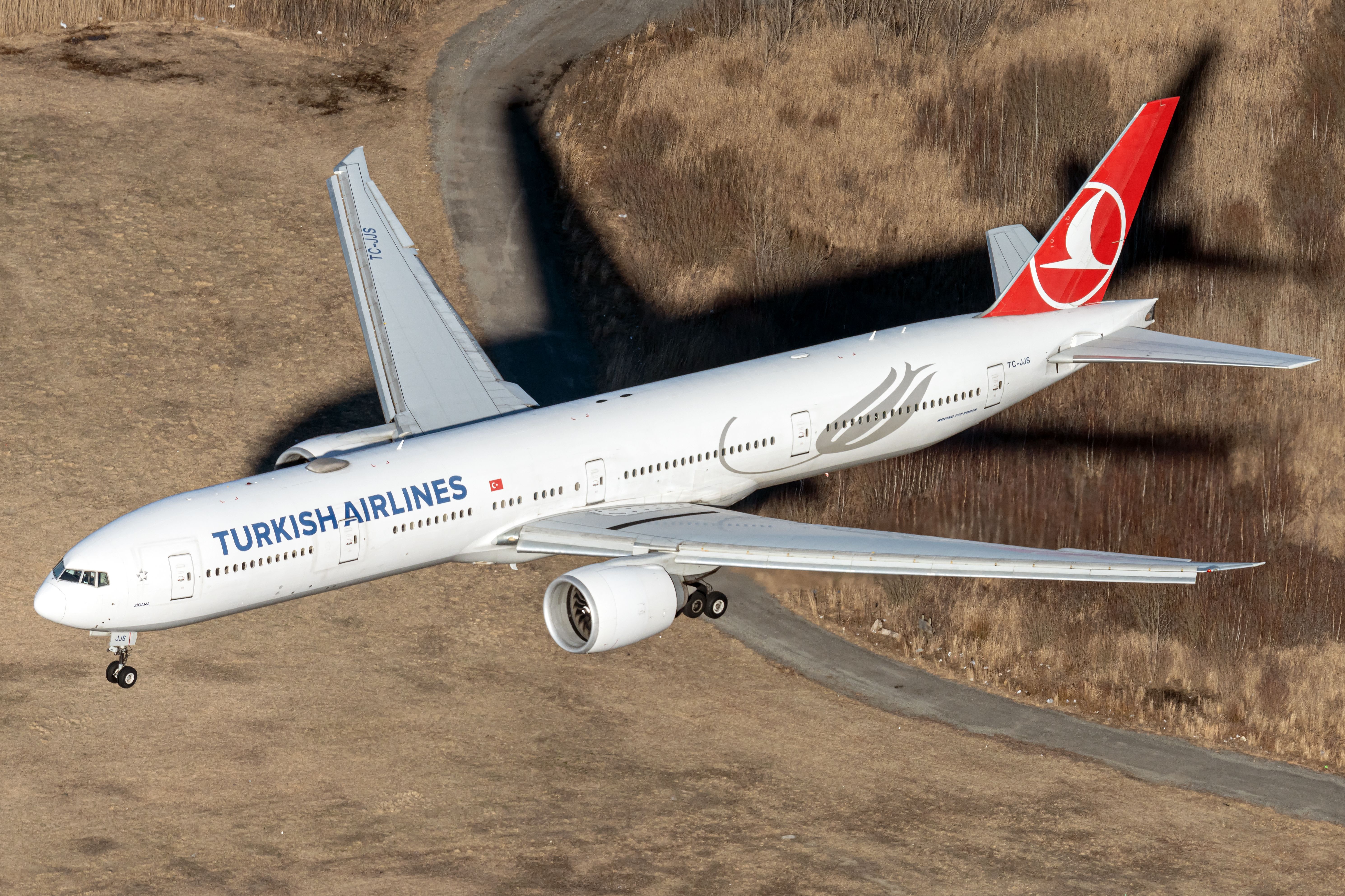 A Turkish Airlines Boeing 777-300 landing seen from above.