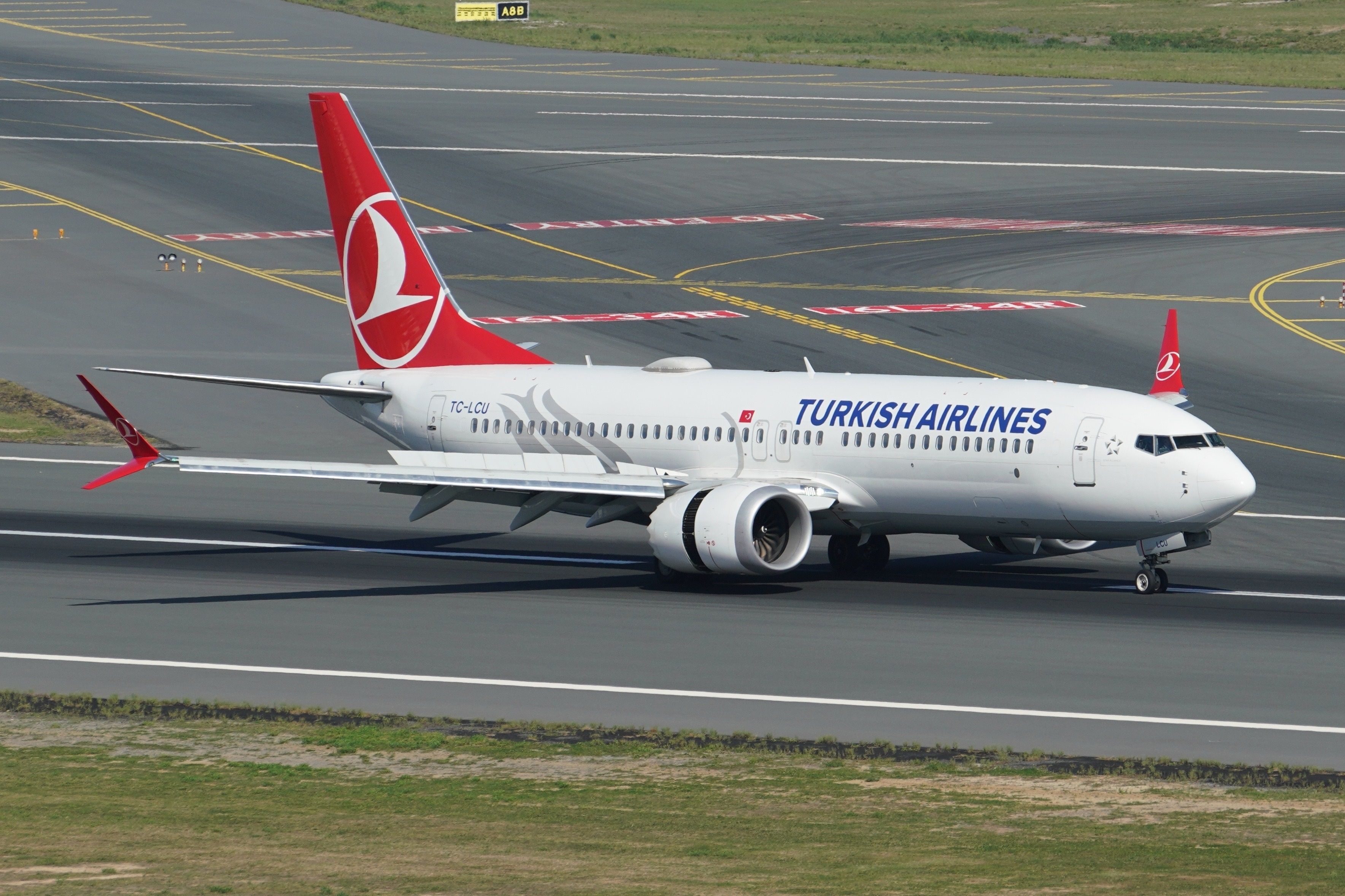 Turkish Airlines 737 MAX 8 shutterstock_2392921409