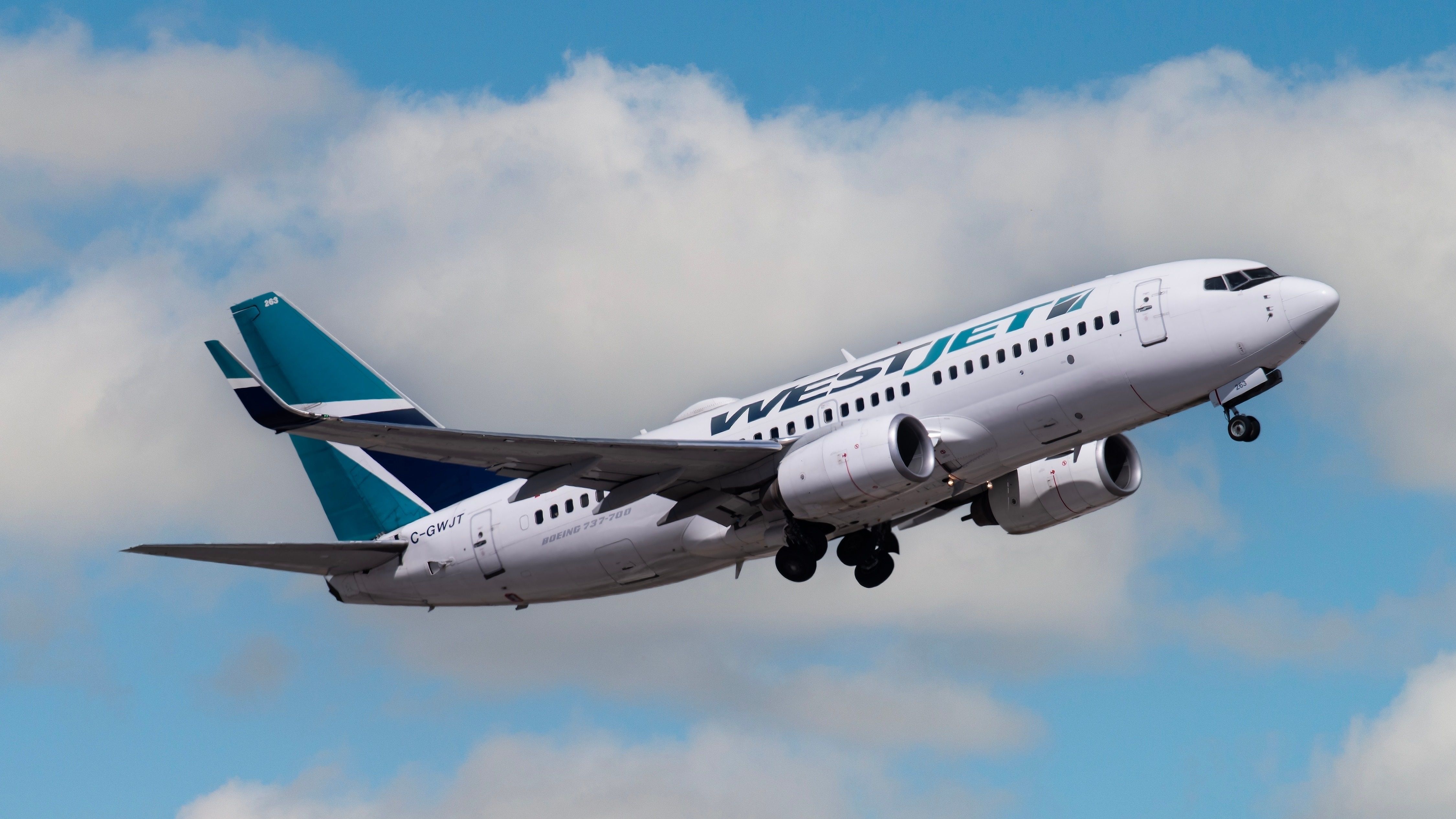 WestJet Begins Its 4th Boeing 737 Route To The World’s Busiest Airport