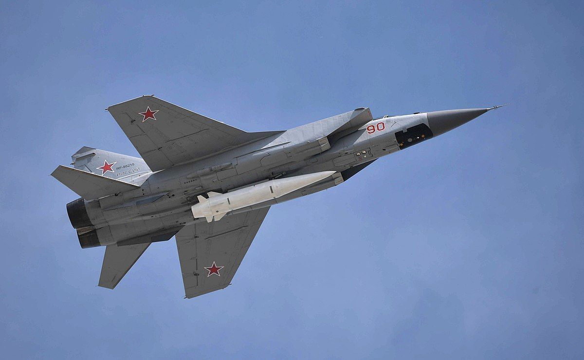 MiG-31 with Kinzhal hypersonic missile