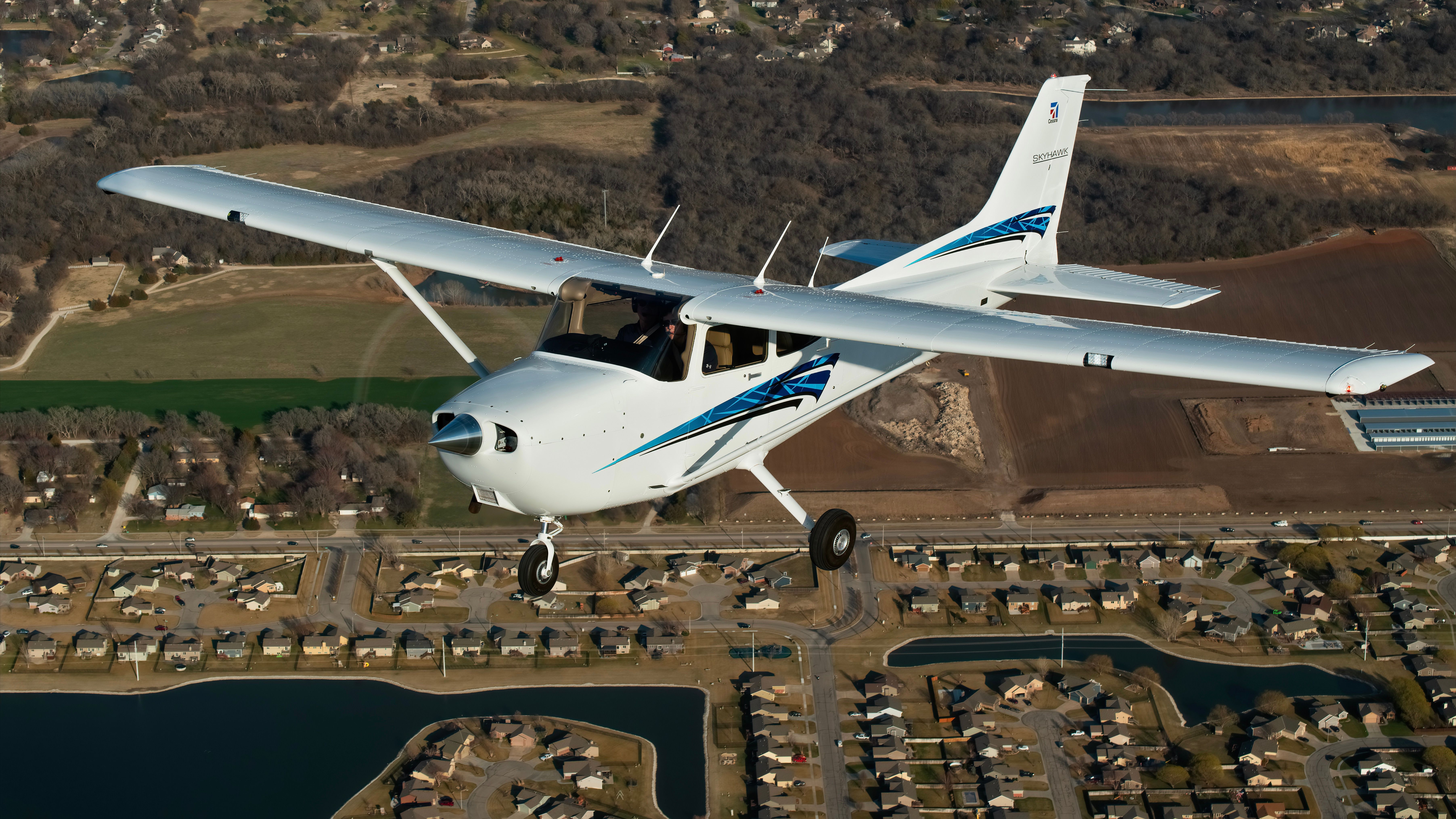 Cessna 172 Skyhawk flying above the city