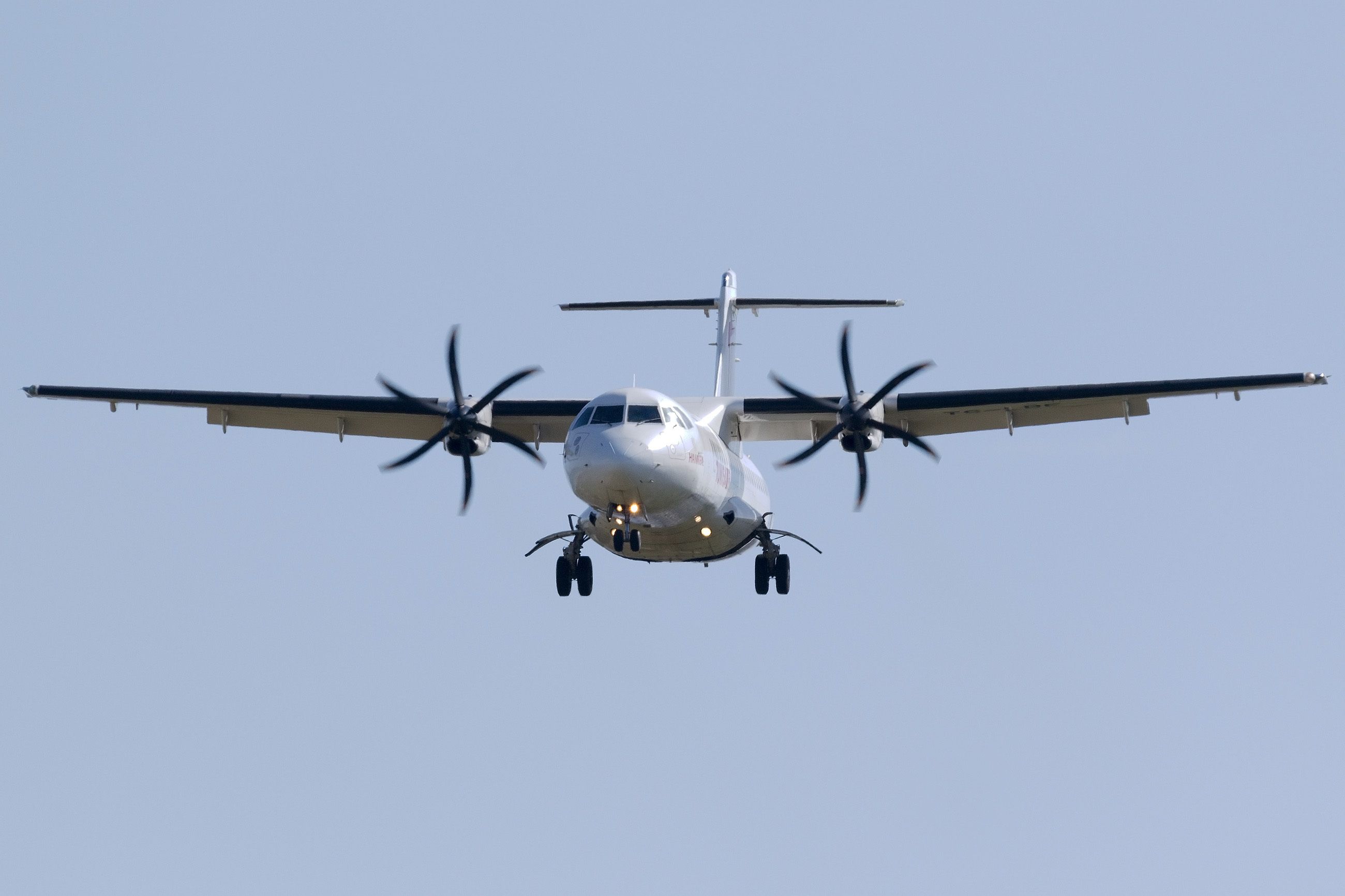 ATR 72 landing