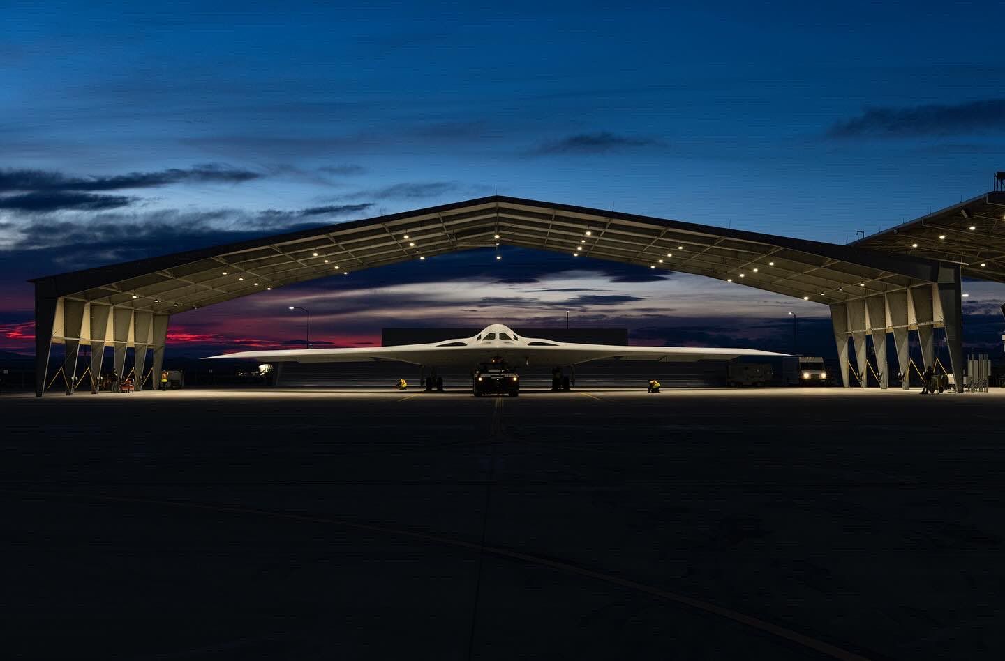 b-21 raider hangar