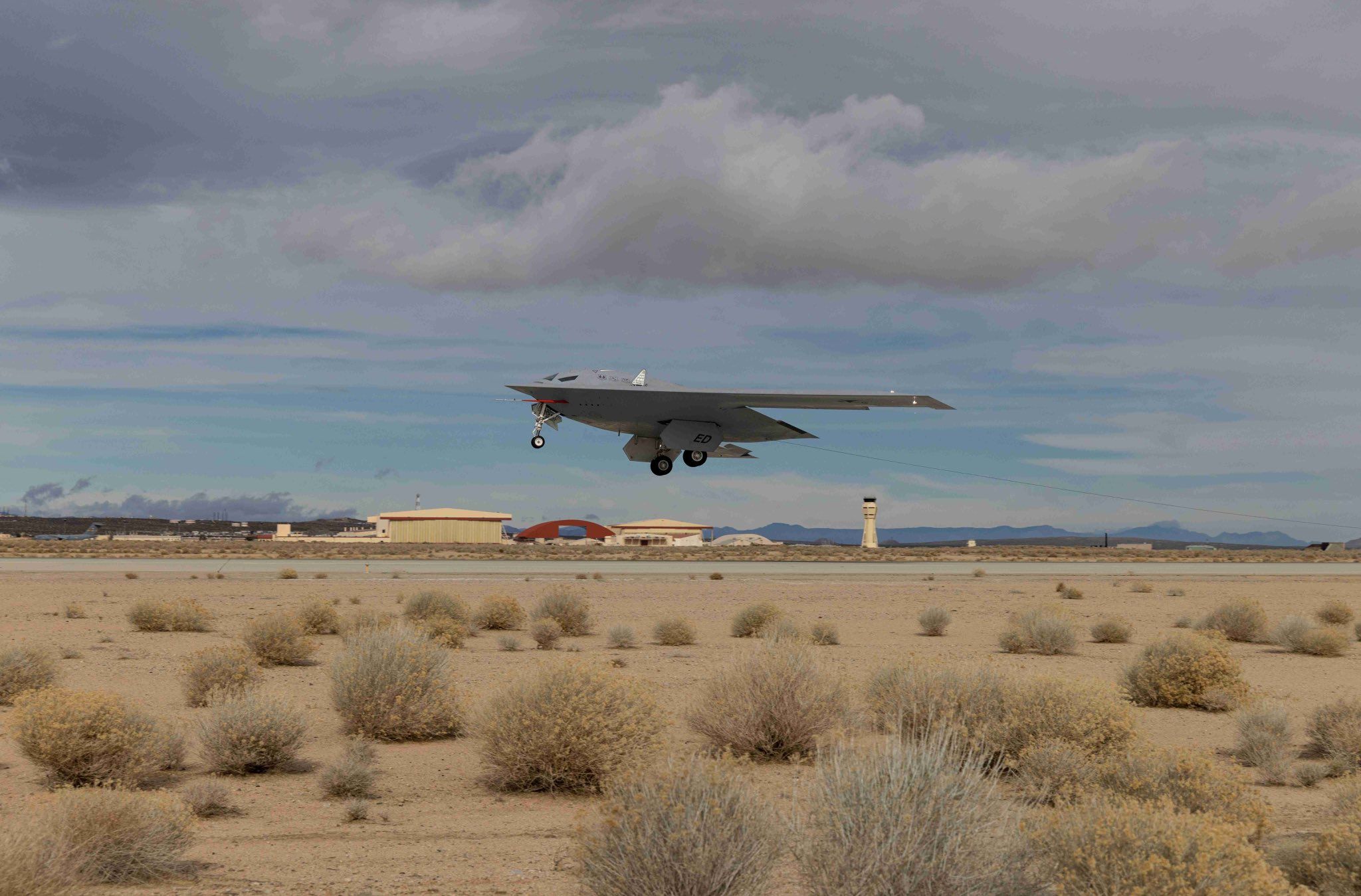 b-21 raider taking off