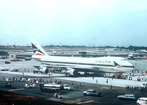 Delta Air Lines Boeing 747-100 delivery.