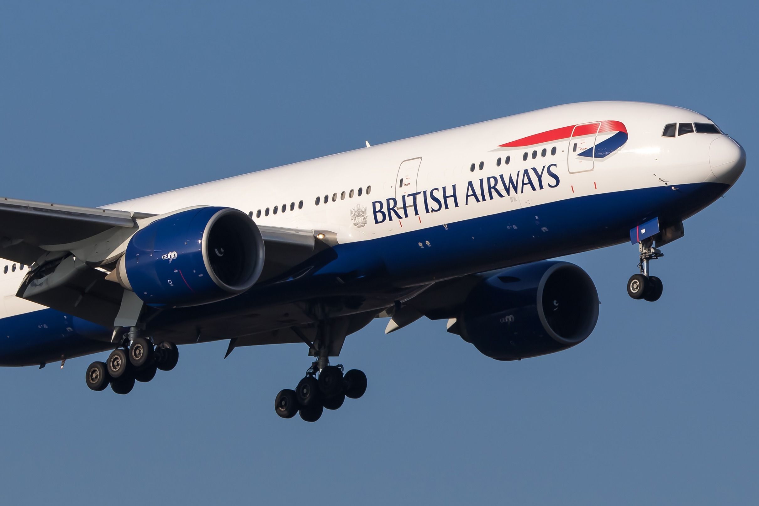 British Airways Boeing 777-200ER landing 