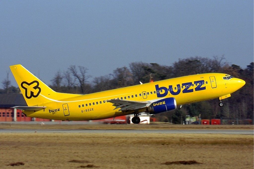 Buzz Boeing 737-300 Taking Off