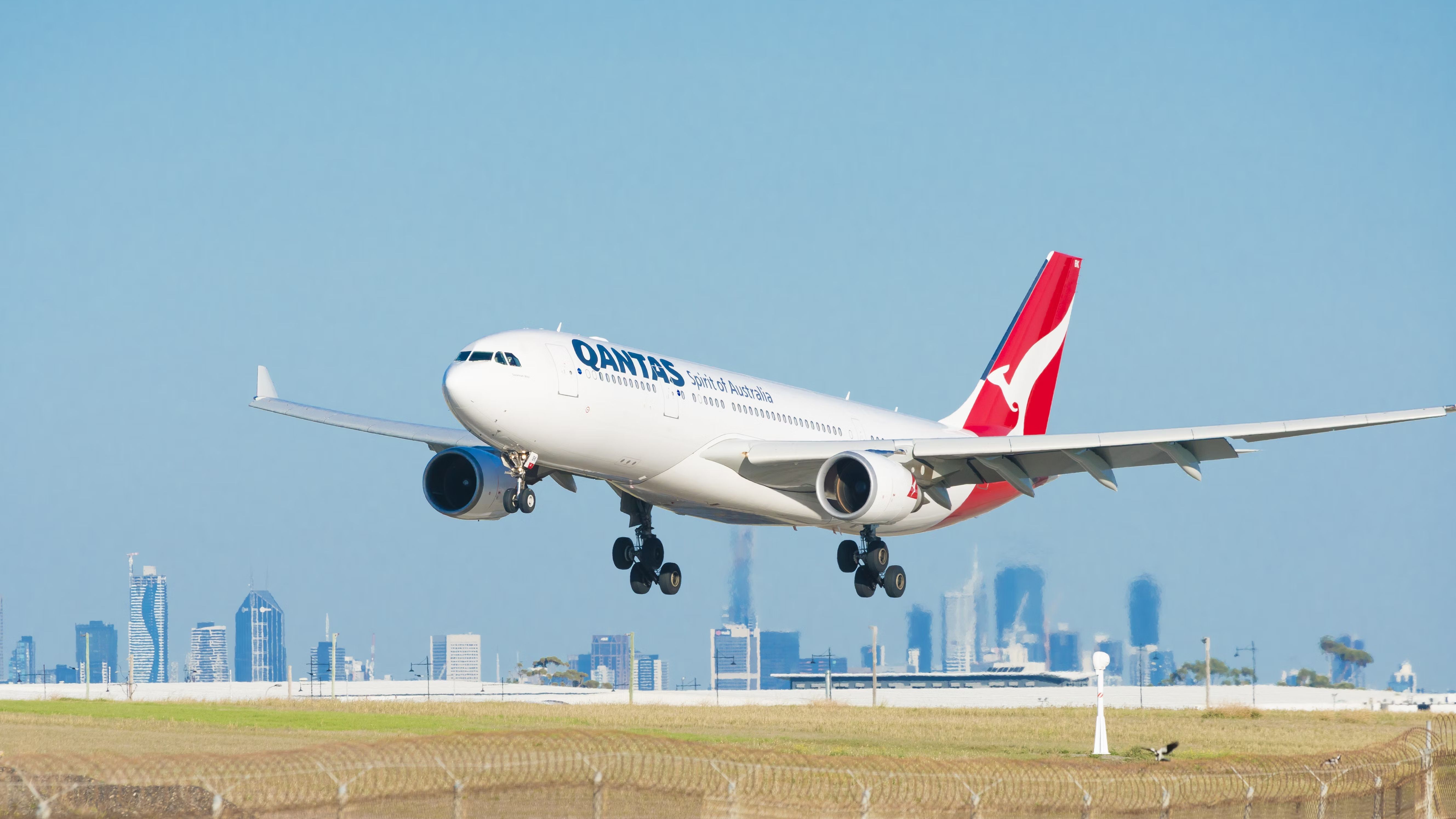 Qantas A330 landing at Melbourne Airport