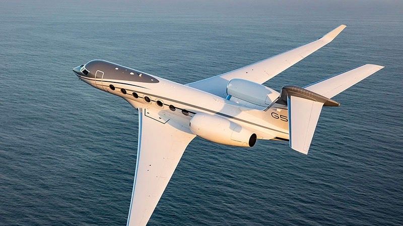 G500 flying in the sky