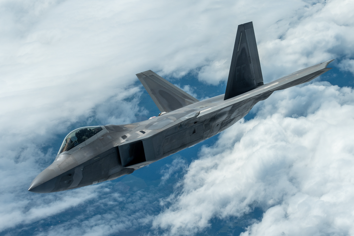 F-22 Raptor Flying