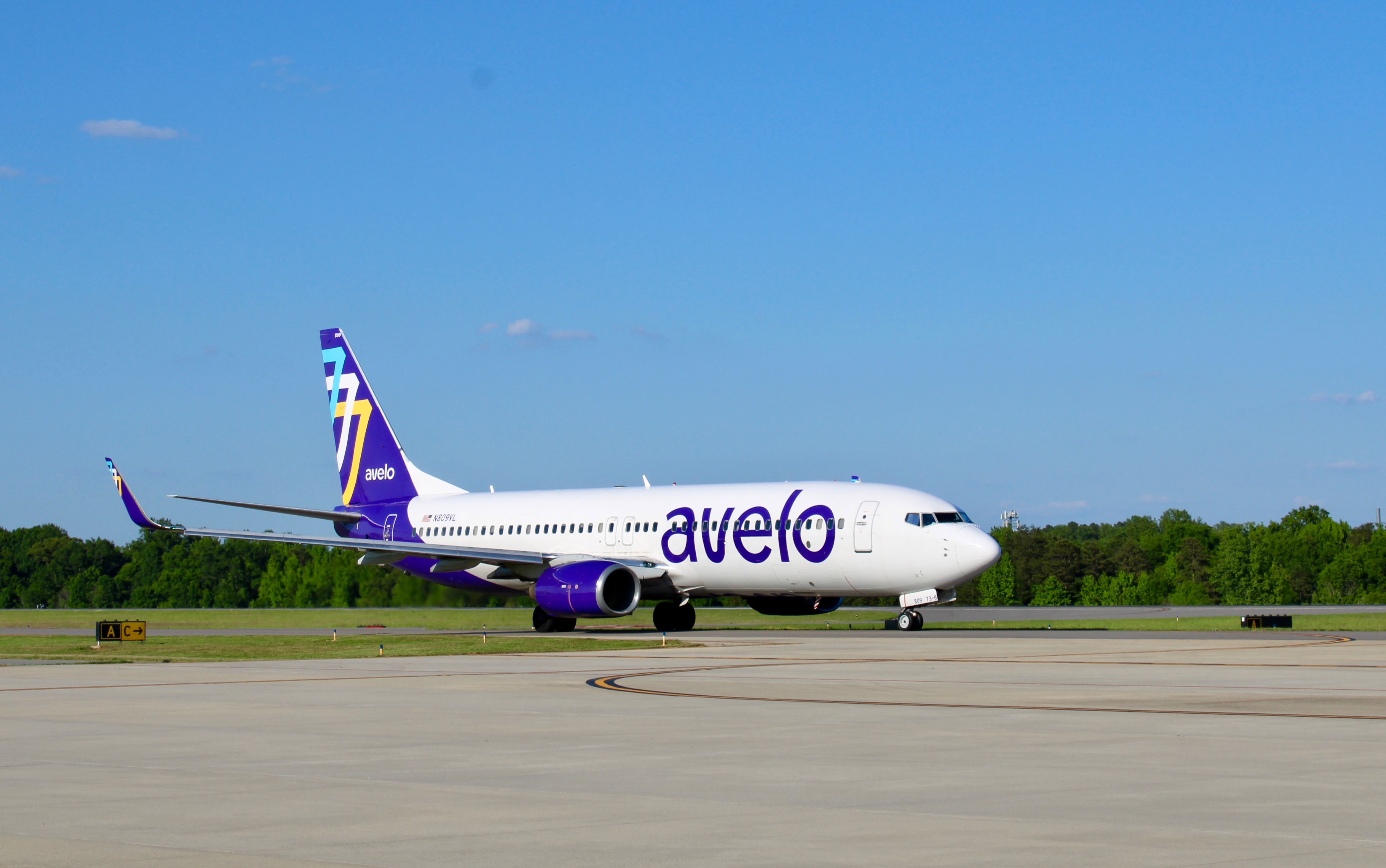 An Avelo Airlines Boeing 737 lands at Concord-Padgett Airport (USA) in North Carolina