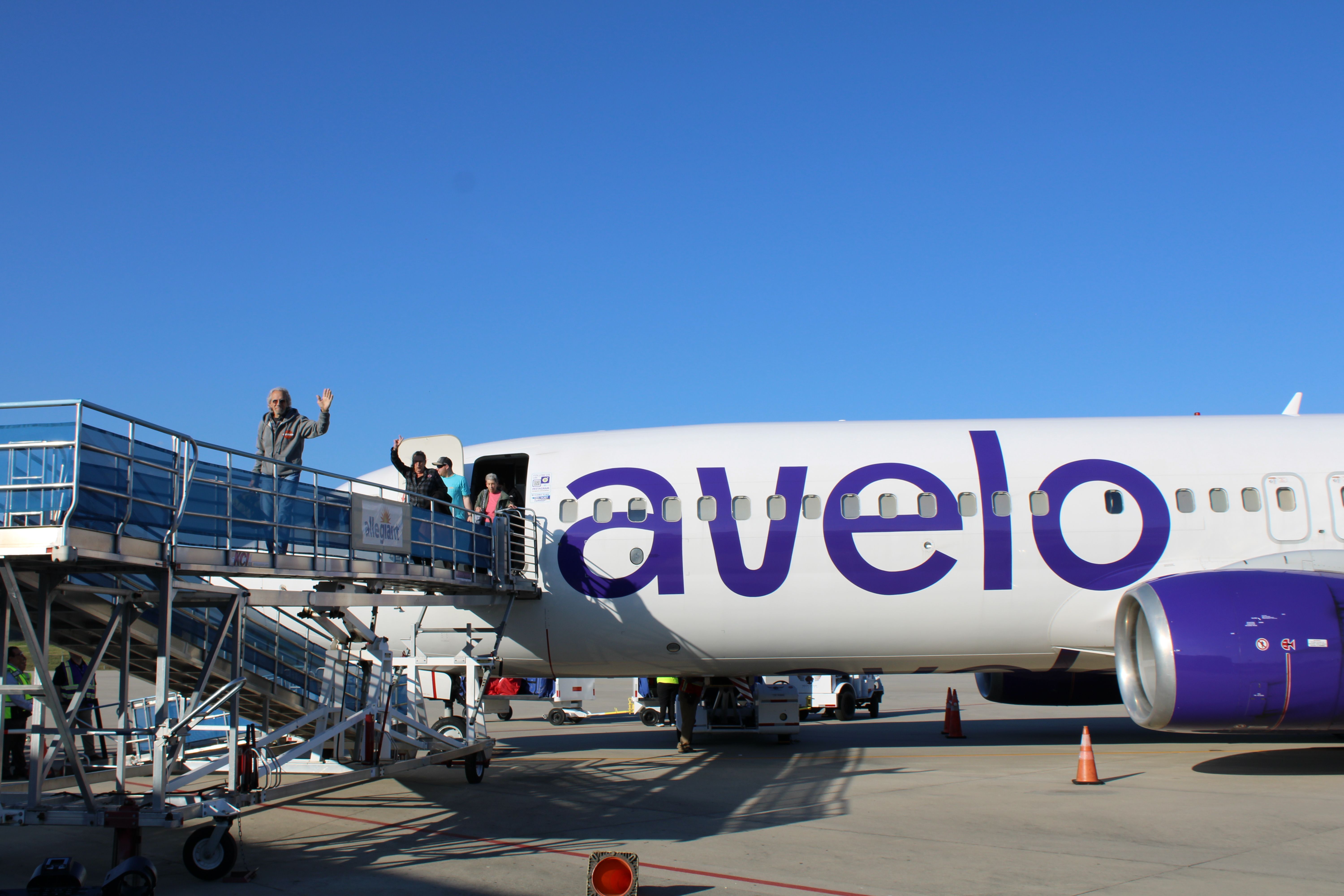 An Avelo Airlines Boeing 737 lands at Concord-Padgett Airport (USA) in North Carolina