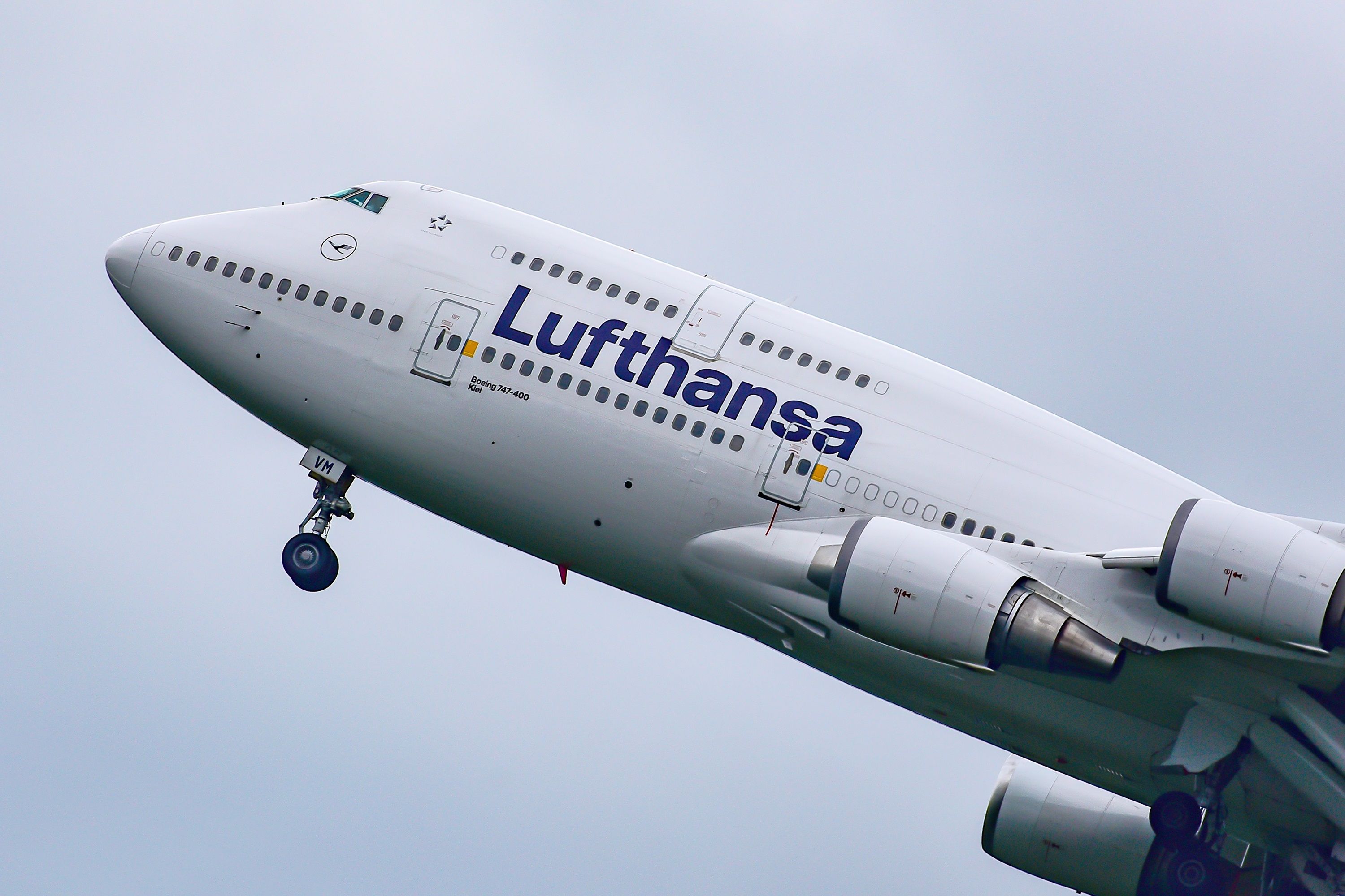 Lufthansa 747-400 shutterstock_1543144853