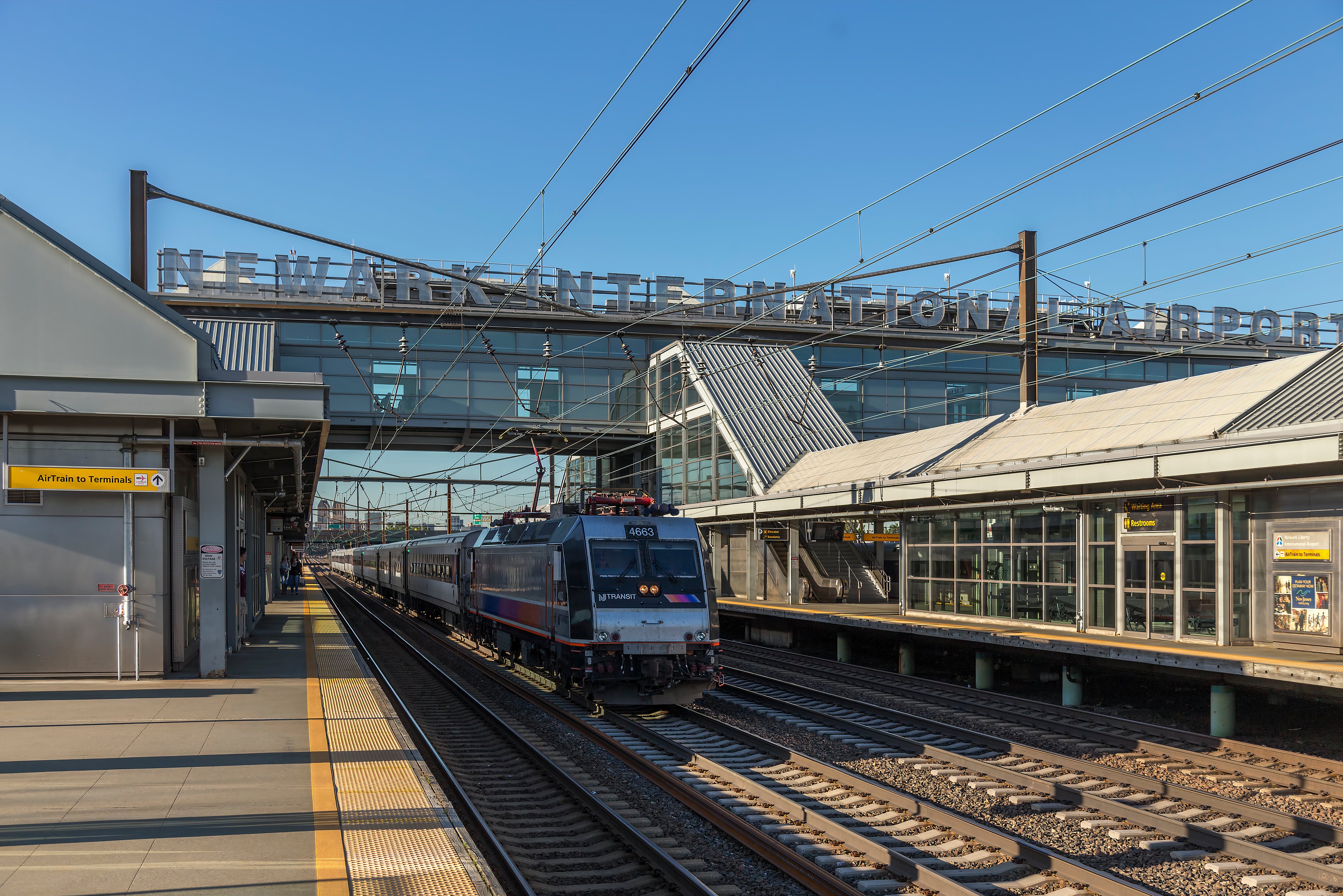 NJT_train_Newark_Airport_Station_NJ1