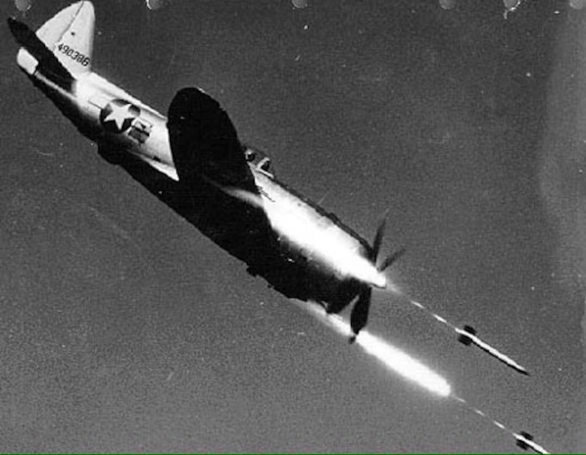 Republic P-47D-40-RE (SN 44-90386) in flight firing rockets