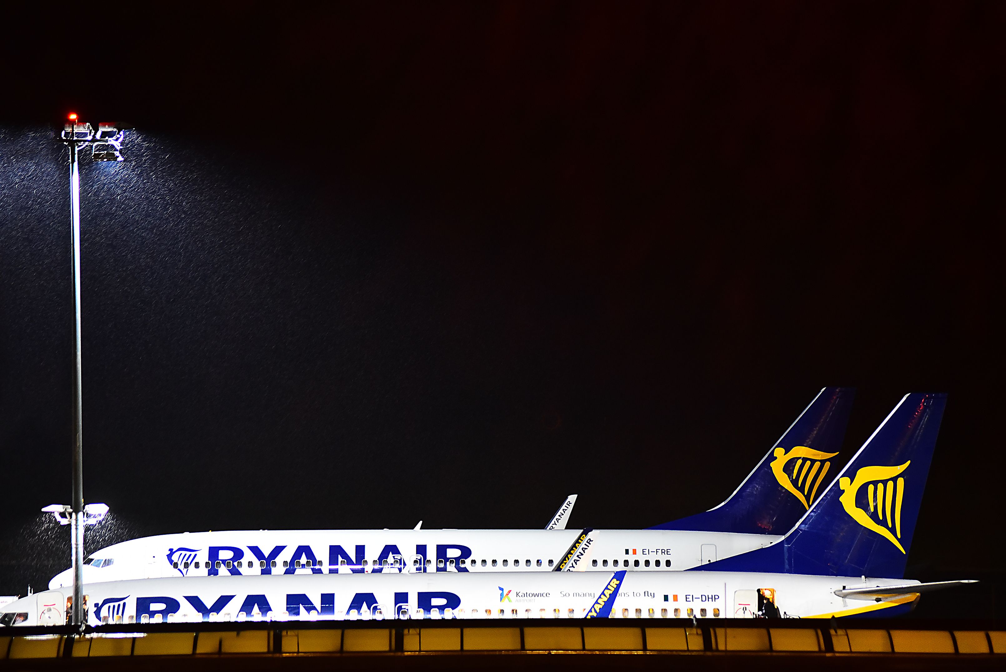 Ryanair Boeing 737-800s at Frankfurt Hahn Airport HHN shutterstock_791223079