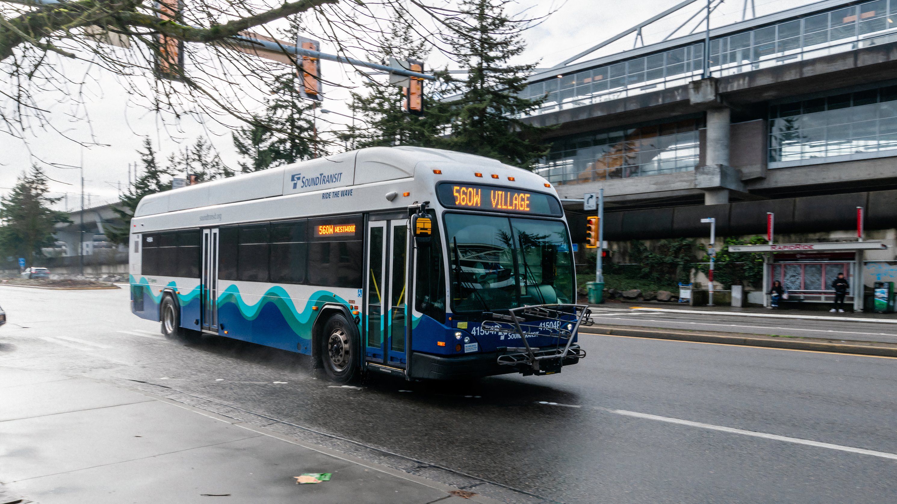 SF_Sound Transit 560W Pulling In Across from RapidRide Station_JAK