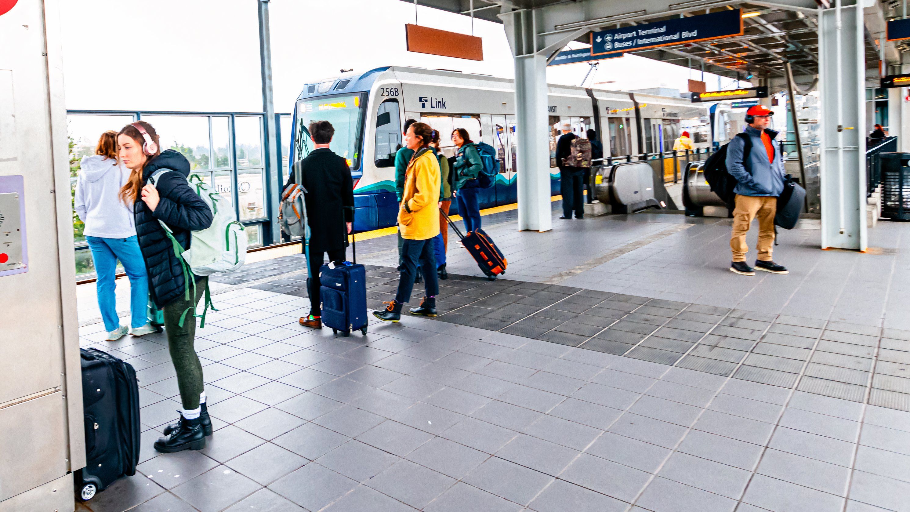 SF_Sound Transit Link Pulling Into SeaTac Airport Station_JAK