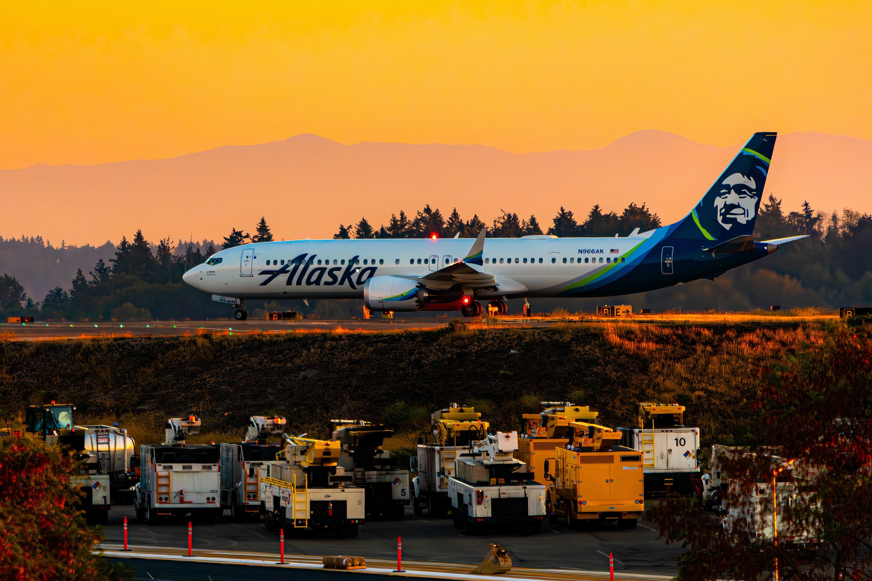 Sunset on Alaska Airlines Boeing 737-9 MAX N966AK Flashing Beacon at SEA - 4x6