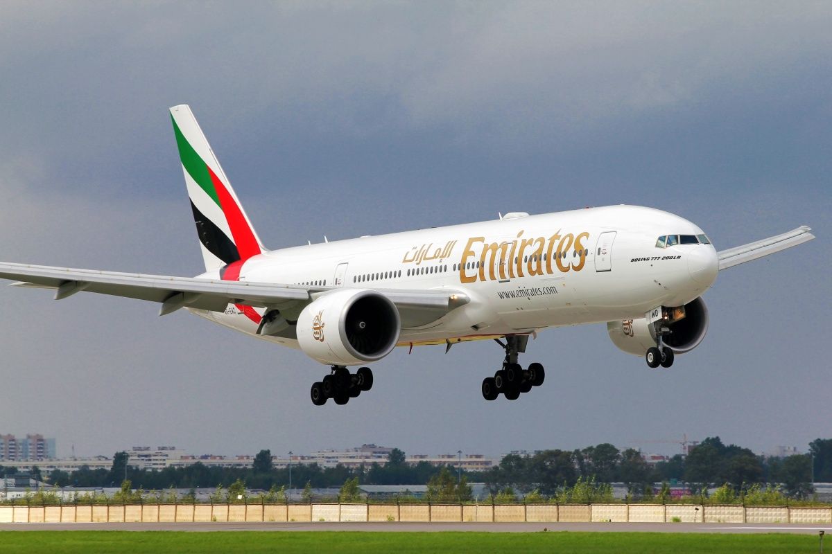 Emirates Airlines's Boeing 777-200LR landing