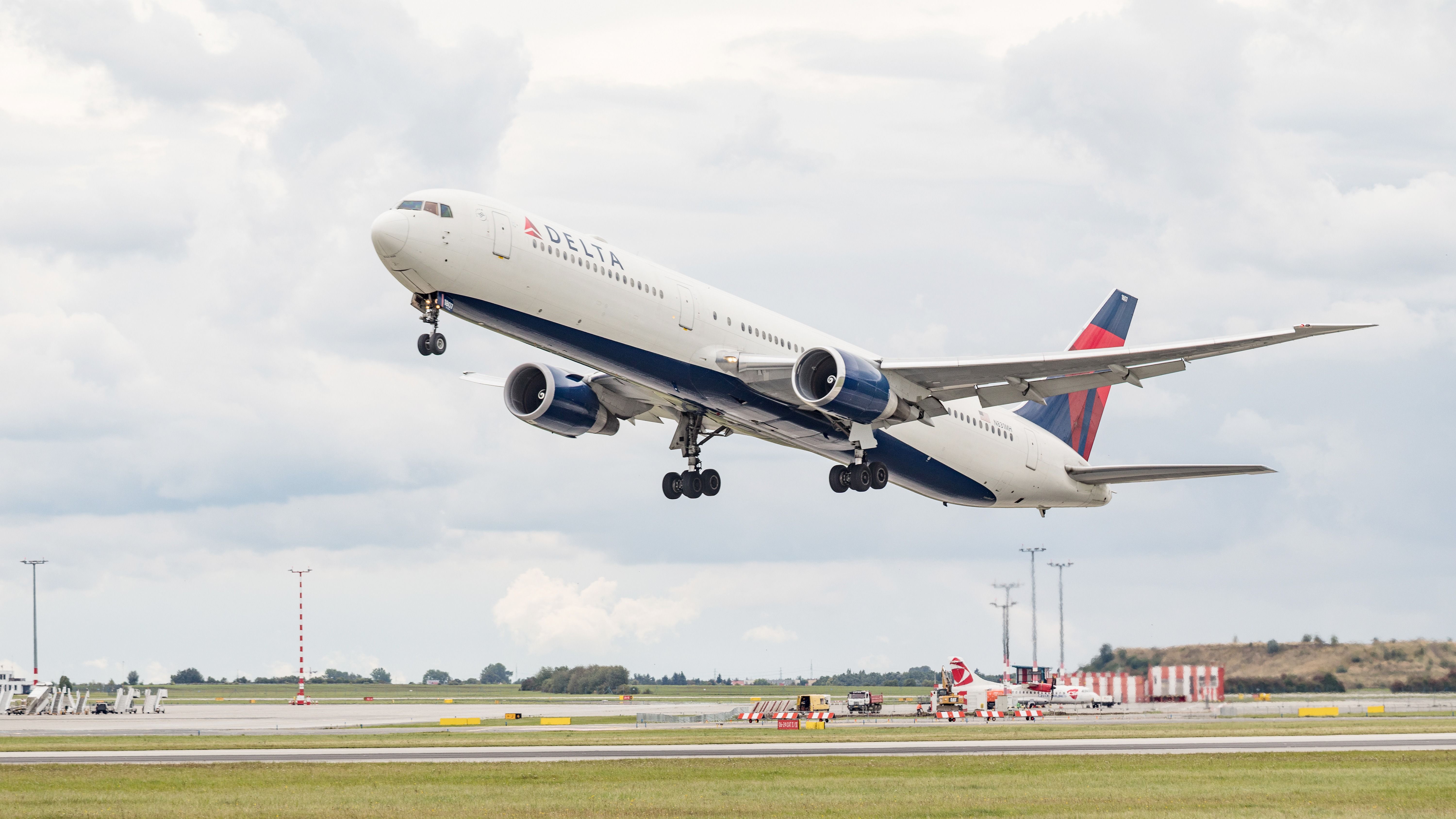 Delta Air Lines Boeing 767-400ER taking off. 