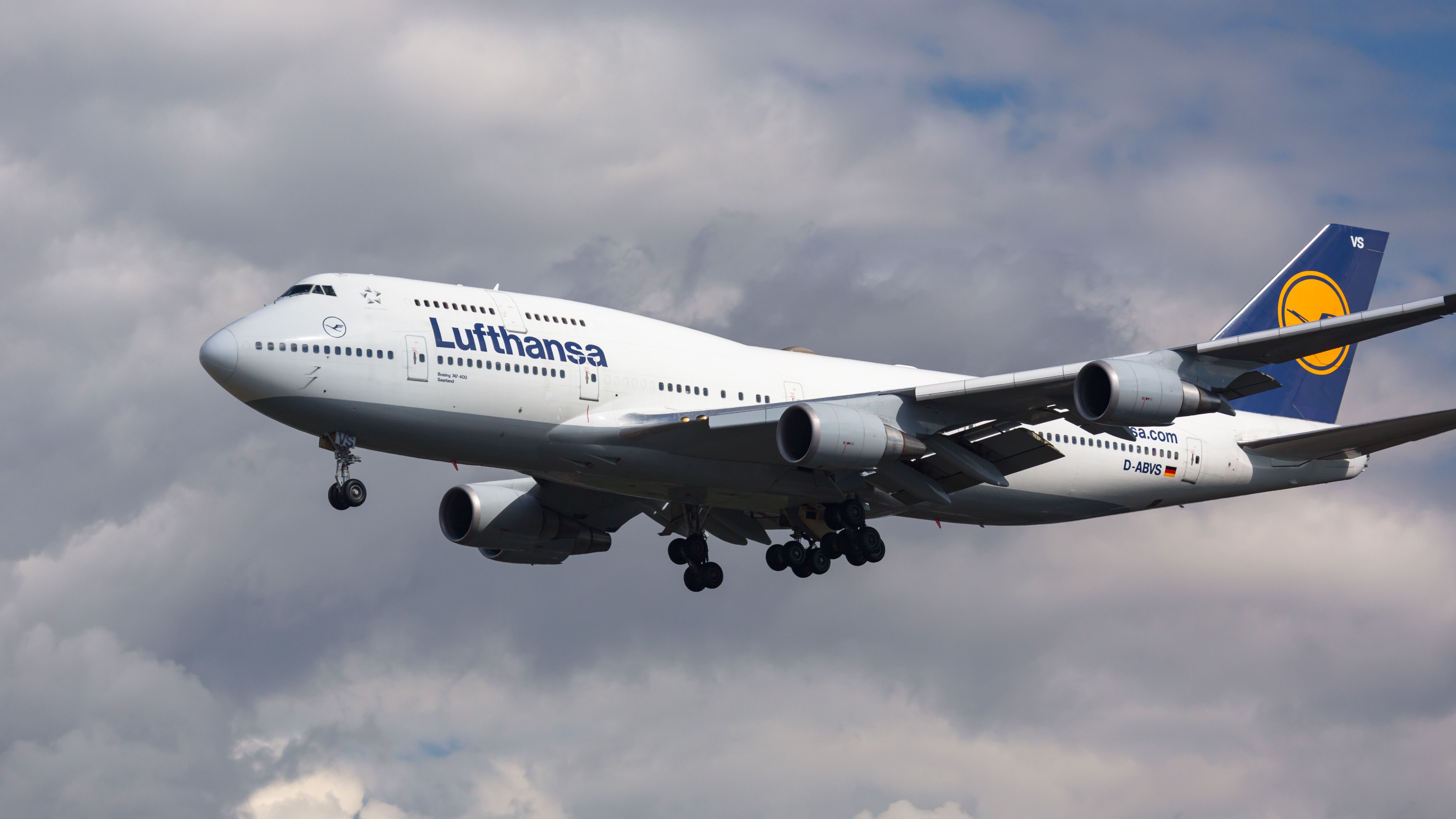 Lufthansa Boeing 747-8 Turns Back Over The Atlantic Following 
