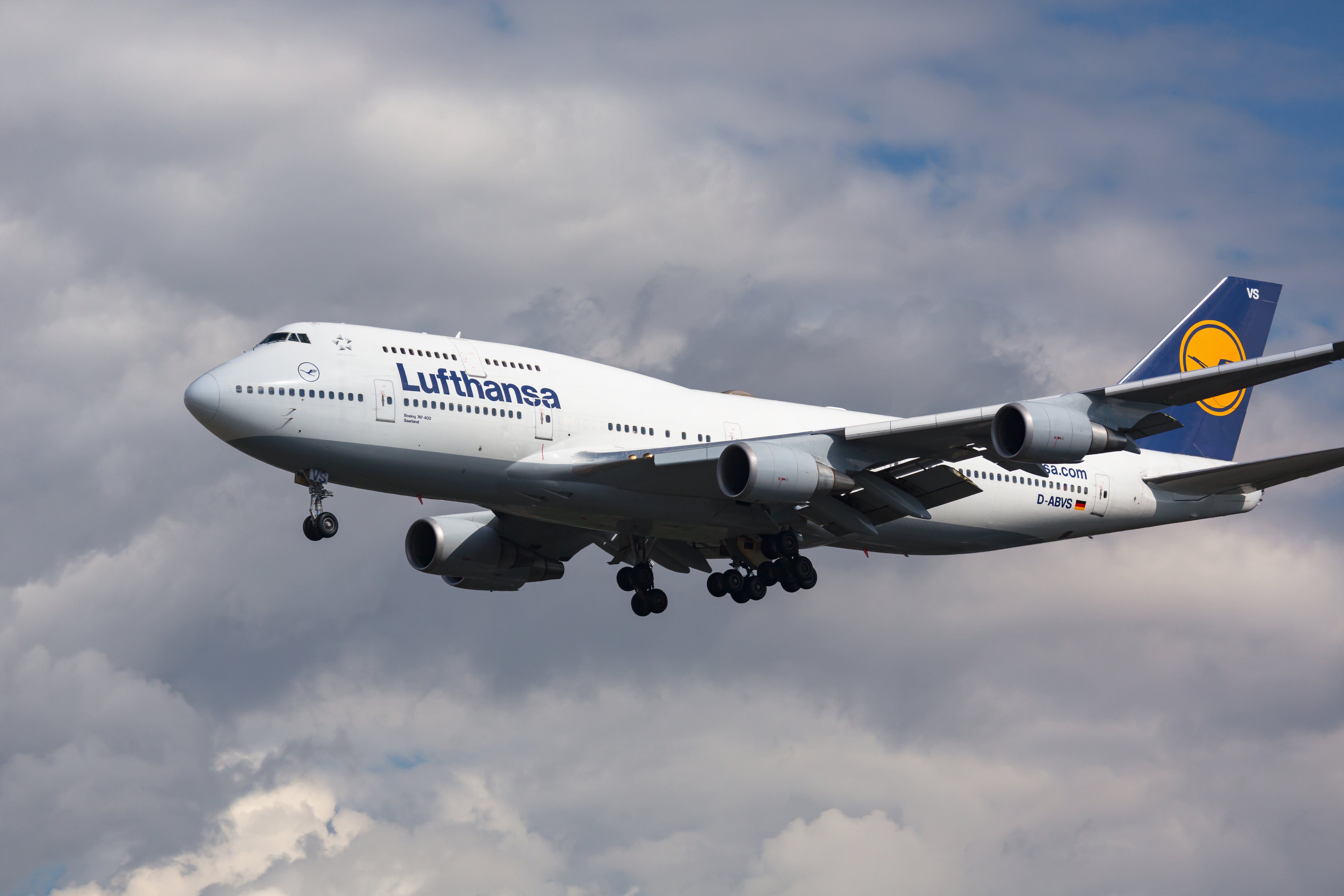 A Lufthansa Boeing 747 landing