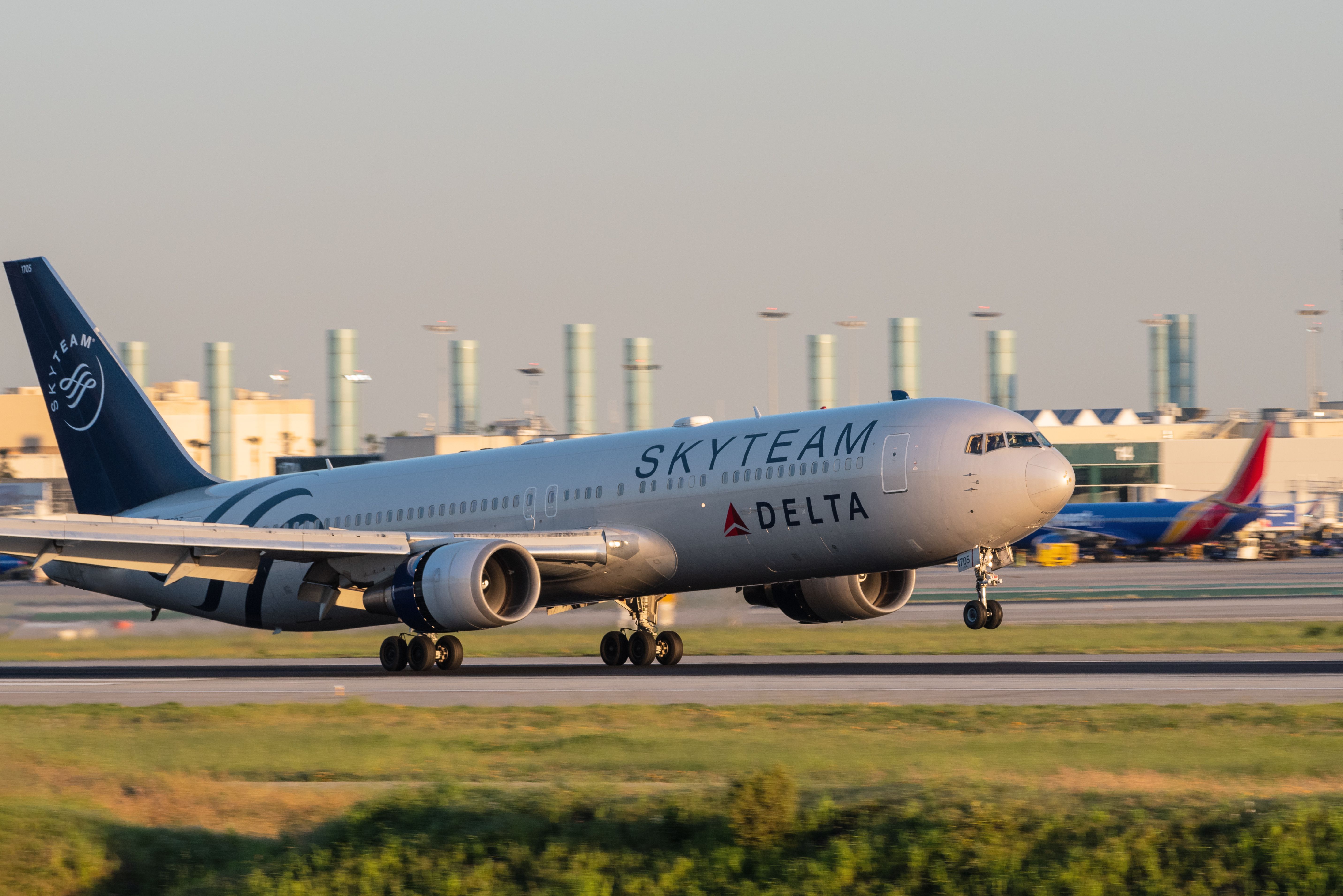 A Delta Air Lines Boeing 777 in the SkyTeam Alliance livery lands at Los Angeles International Airport, LAX.