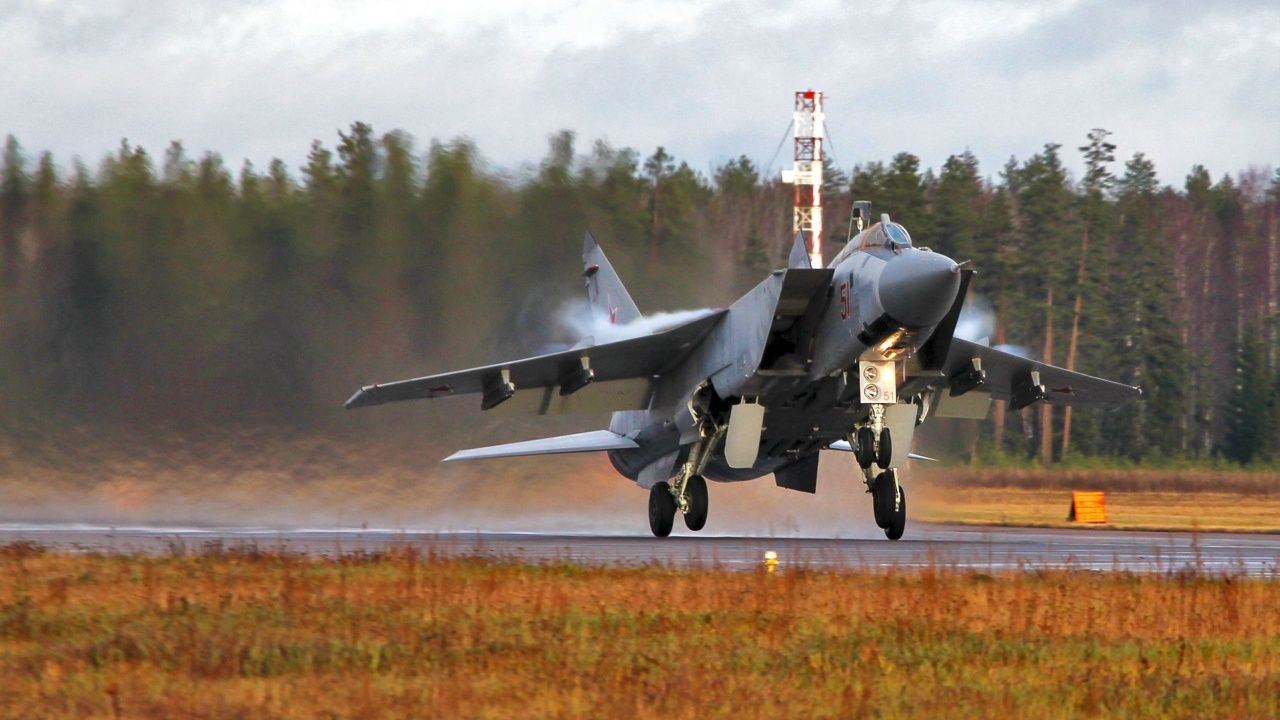 Ukrainian Missile Strike In Crimea Takes Out 2 Russian MiG-31 Fighter ...