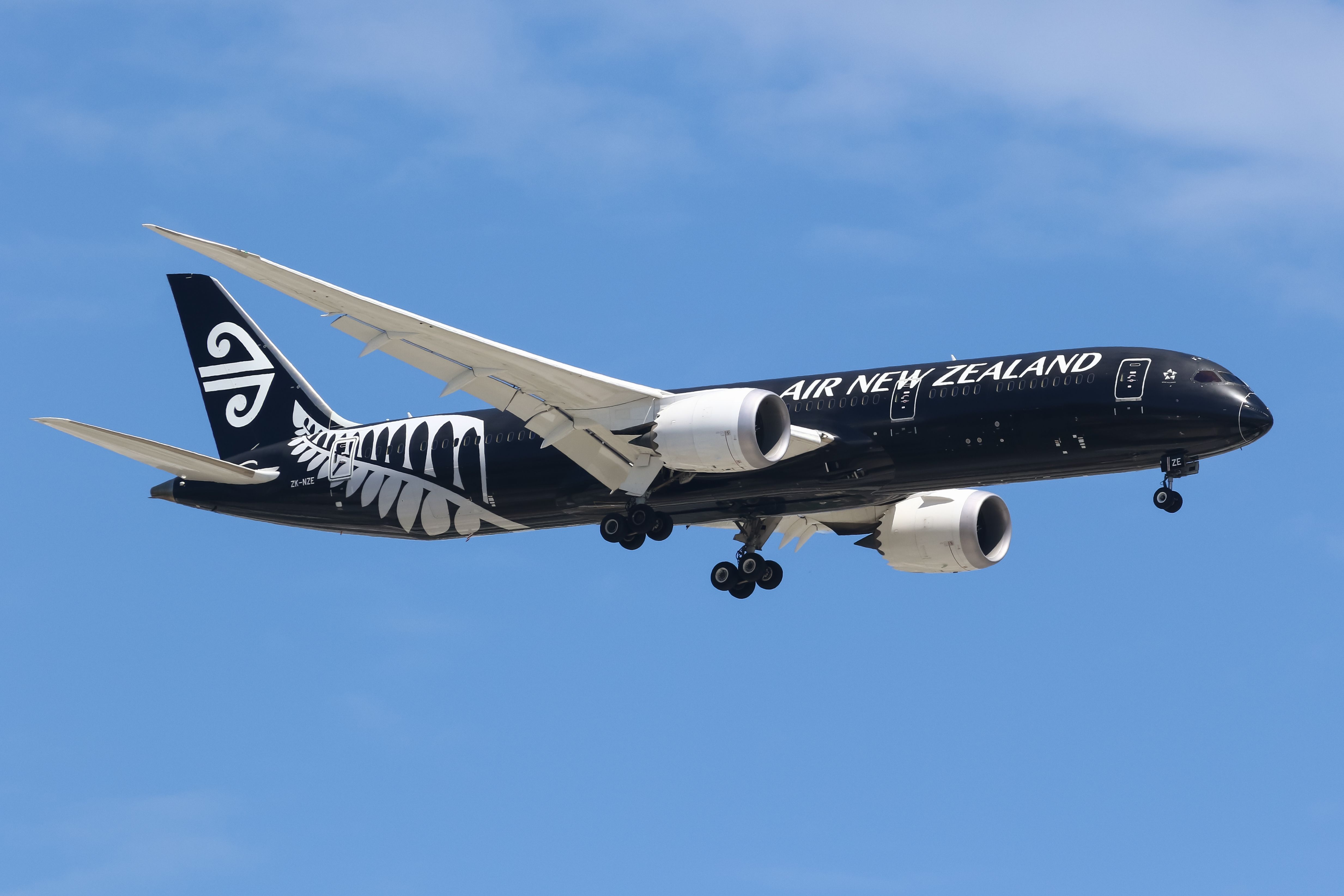 Air New Zealand Boeing 787-9 Landing In Brisbane