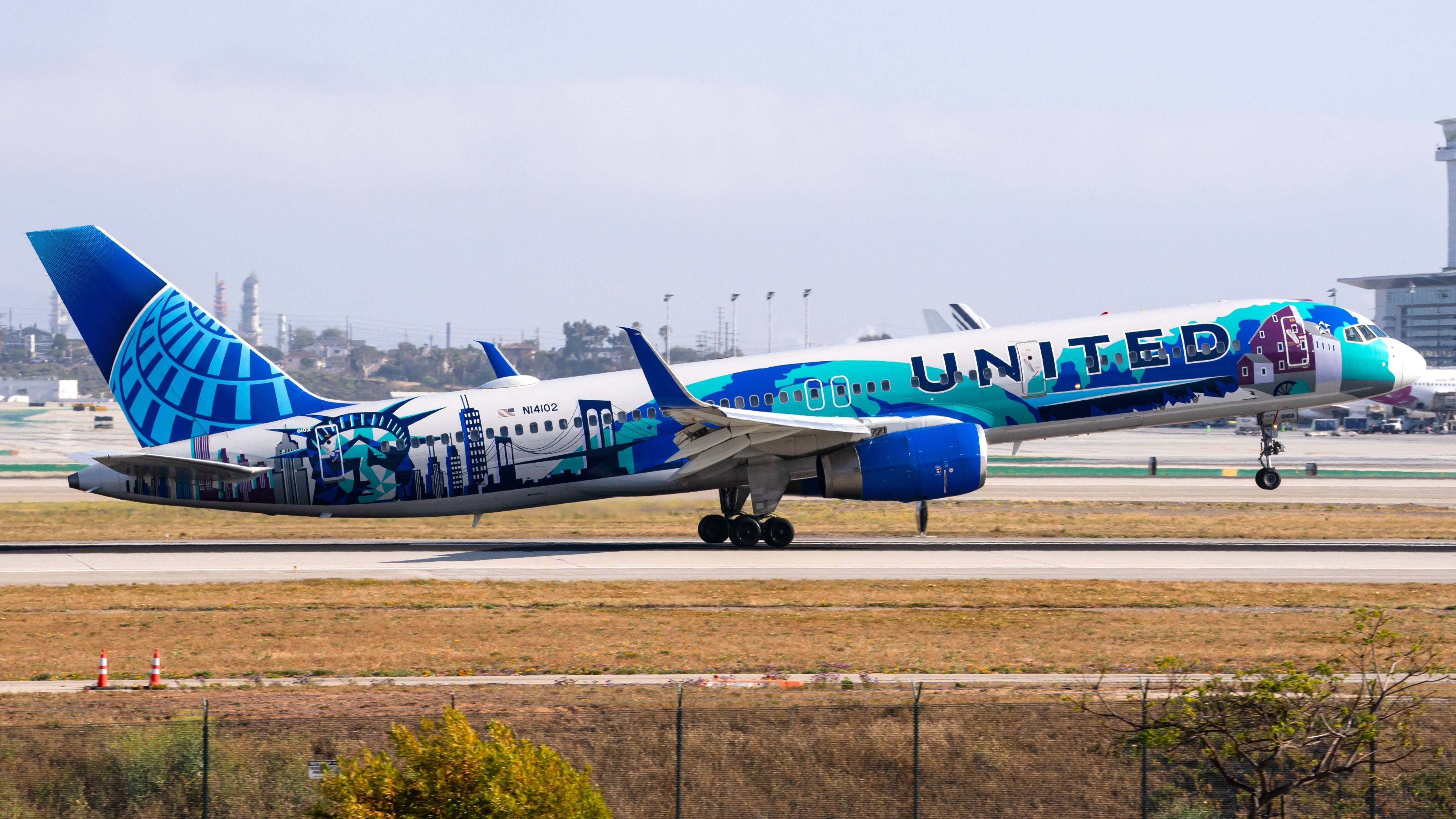 United Airlines Boeing 757-224 "Her Art Here" New York livery.