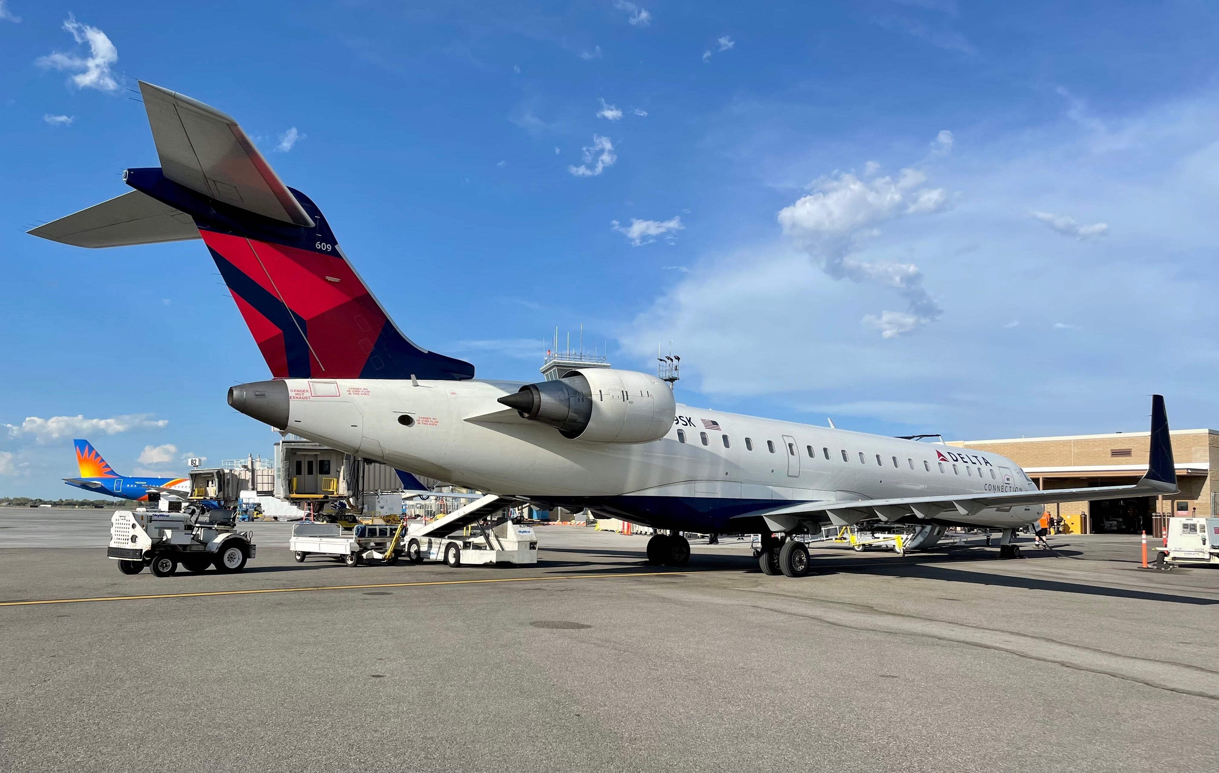 Delta Connection (SkyWest Airlines) Bombardier CRJ700.