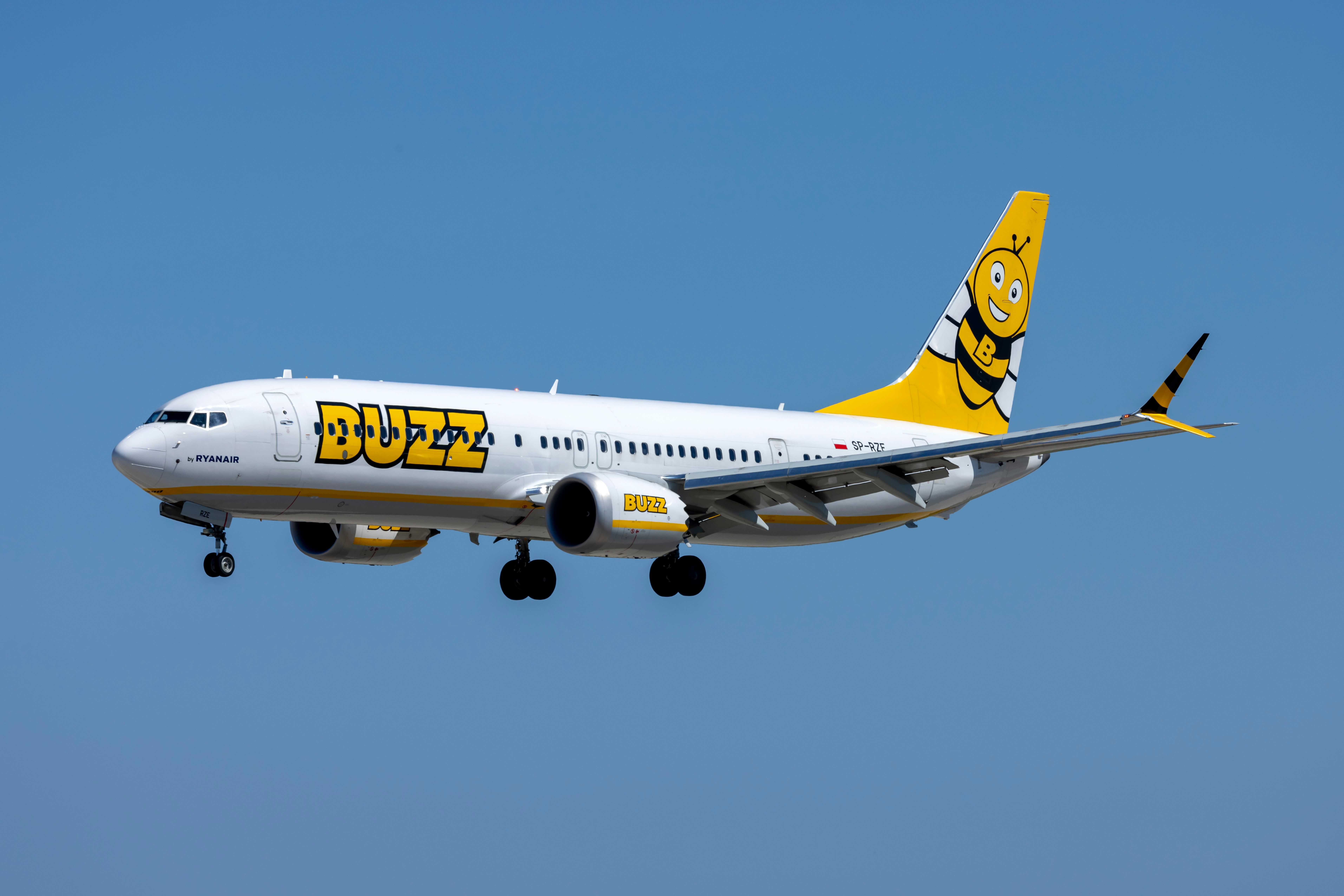 Buzz Boeing 737 MAX Landing In Malta