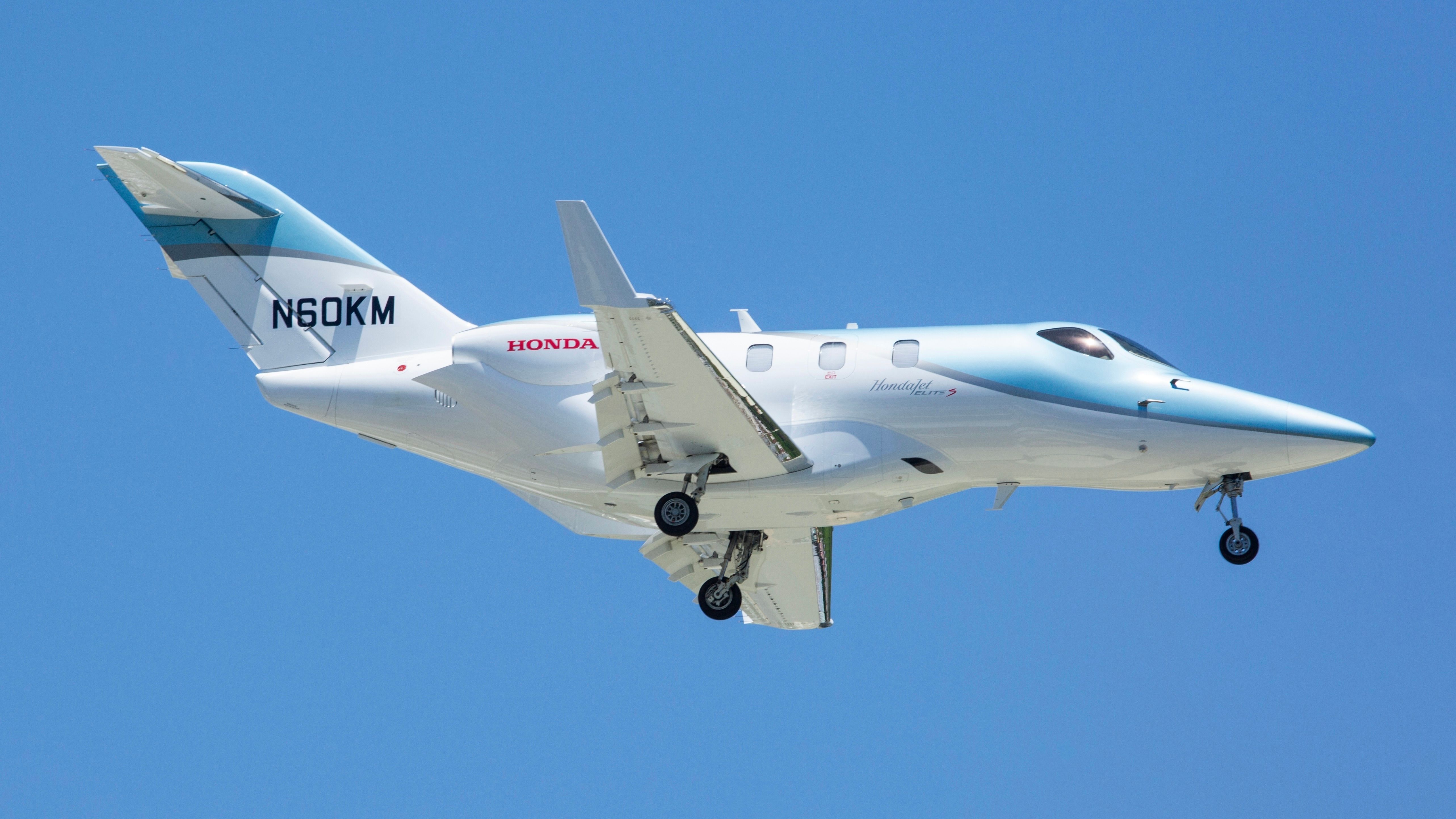 Hondajet HA-420 flying in the sky